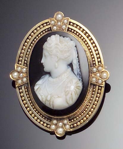 A Victorian gold mounted hardstone cameo brooch,