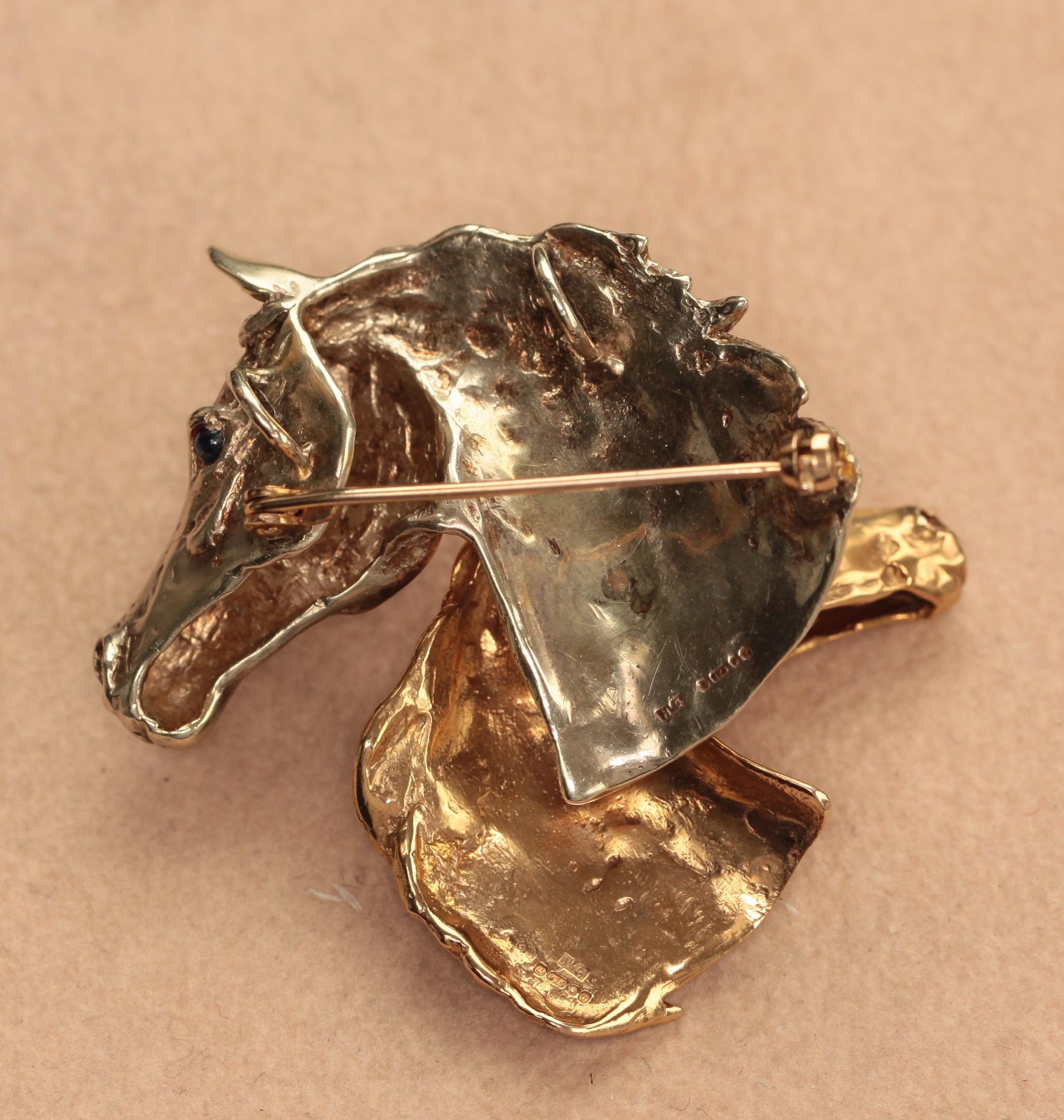 Of equestrian interest - a modern two-coloured 9ct gold brooch/pendant