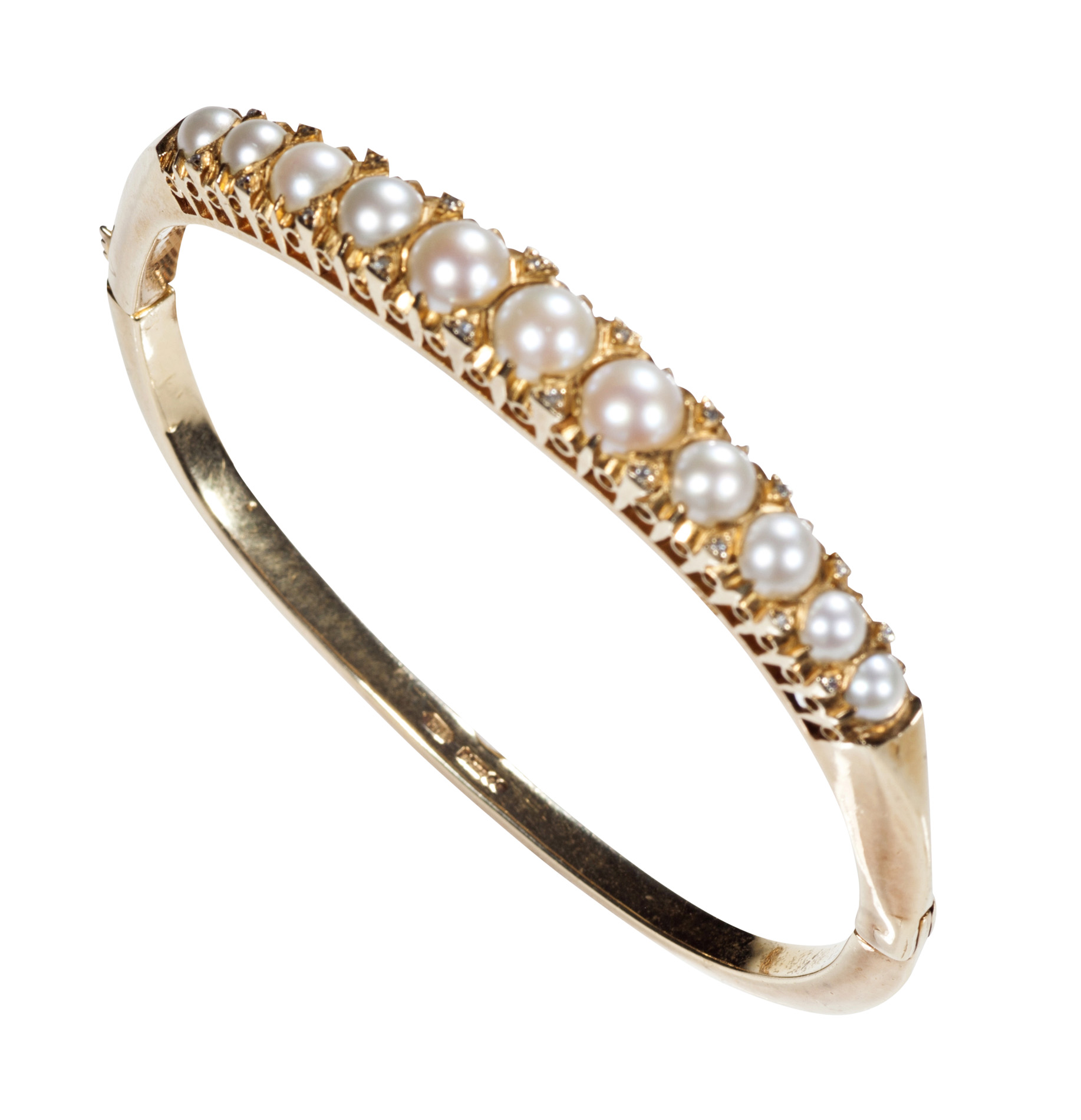 A modern 9ct gold pearl set bangle