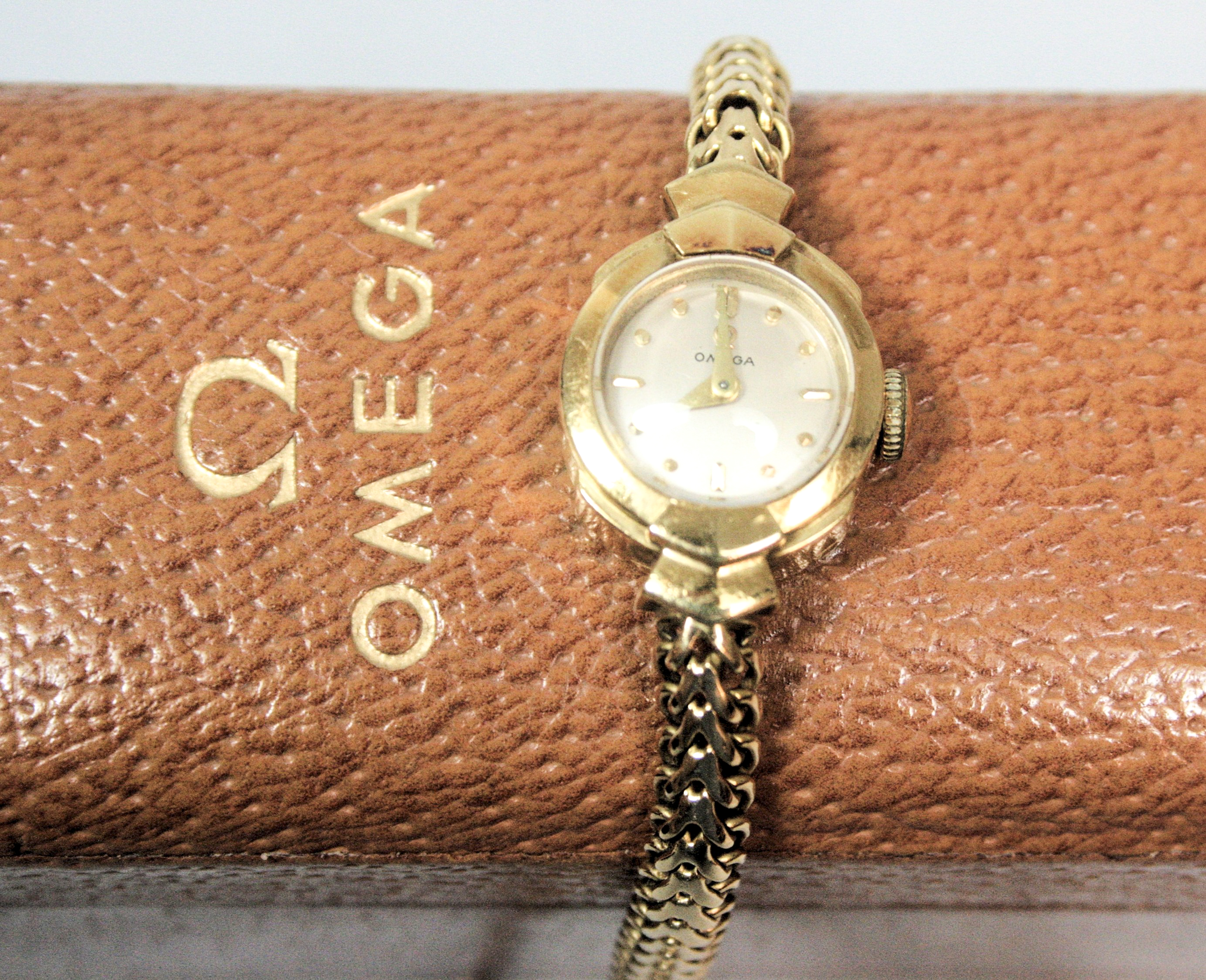 OMEGA - A Ladies 18ct gold wrist watch