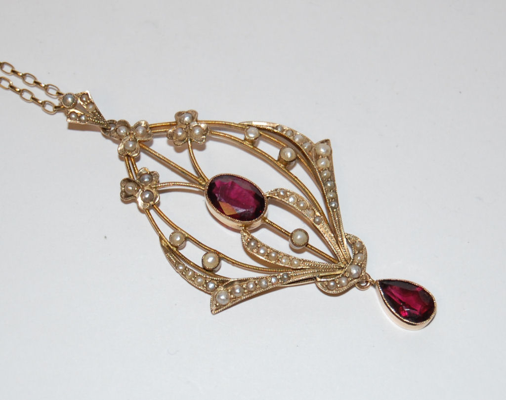 An Edwardian garnet and pearl pendant