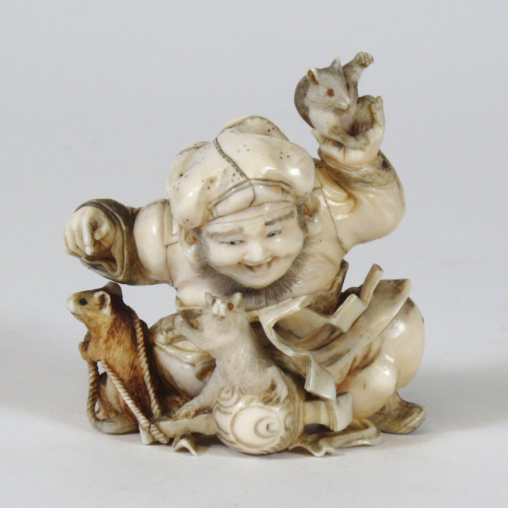 JAPANESE IVORY OKIMONO FIGURE GROUP