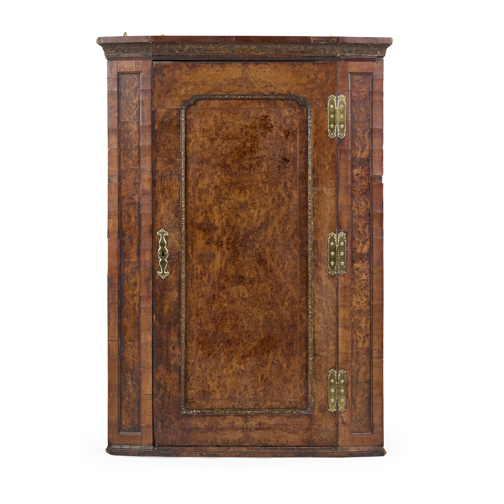 GEORGE I WALNUT HANGING CORNER CUPBOARD