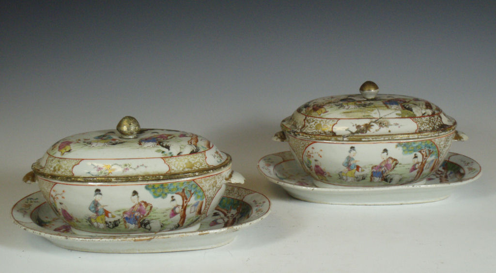 A pair of late 18th century Chinese tureens, covers and underplates