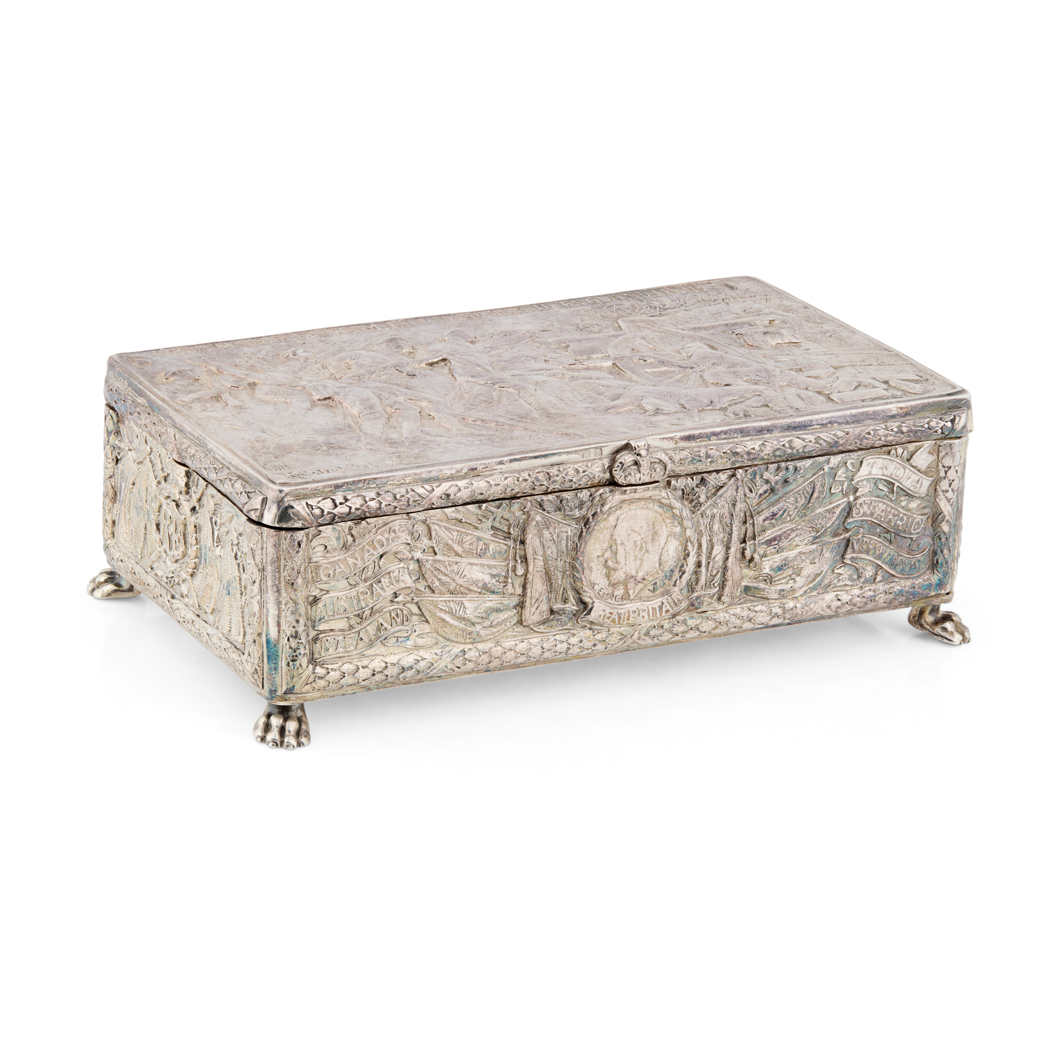 A GEORGE V TABLE CIGARETTE BOX
