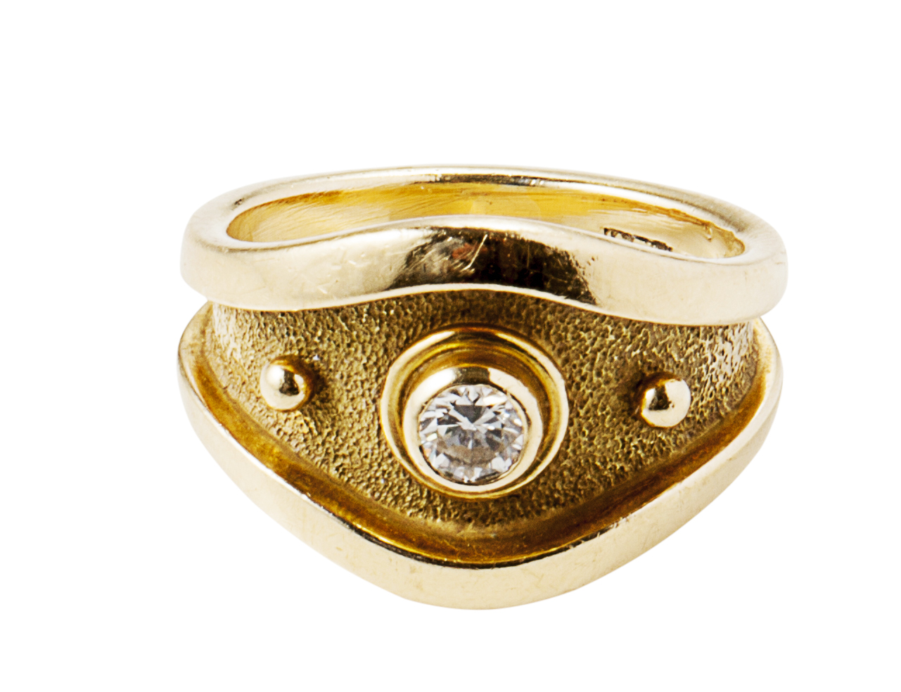 A modern 18ct gold and diamond set ring