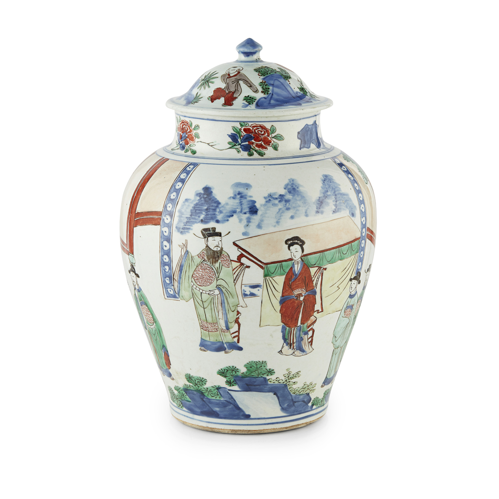 CHINESE WUCAI PORCELAIN JAR AND COVER