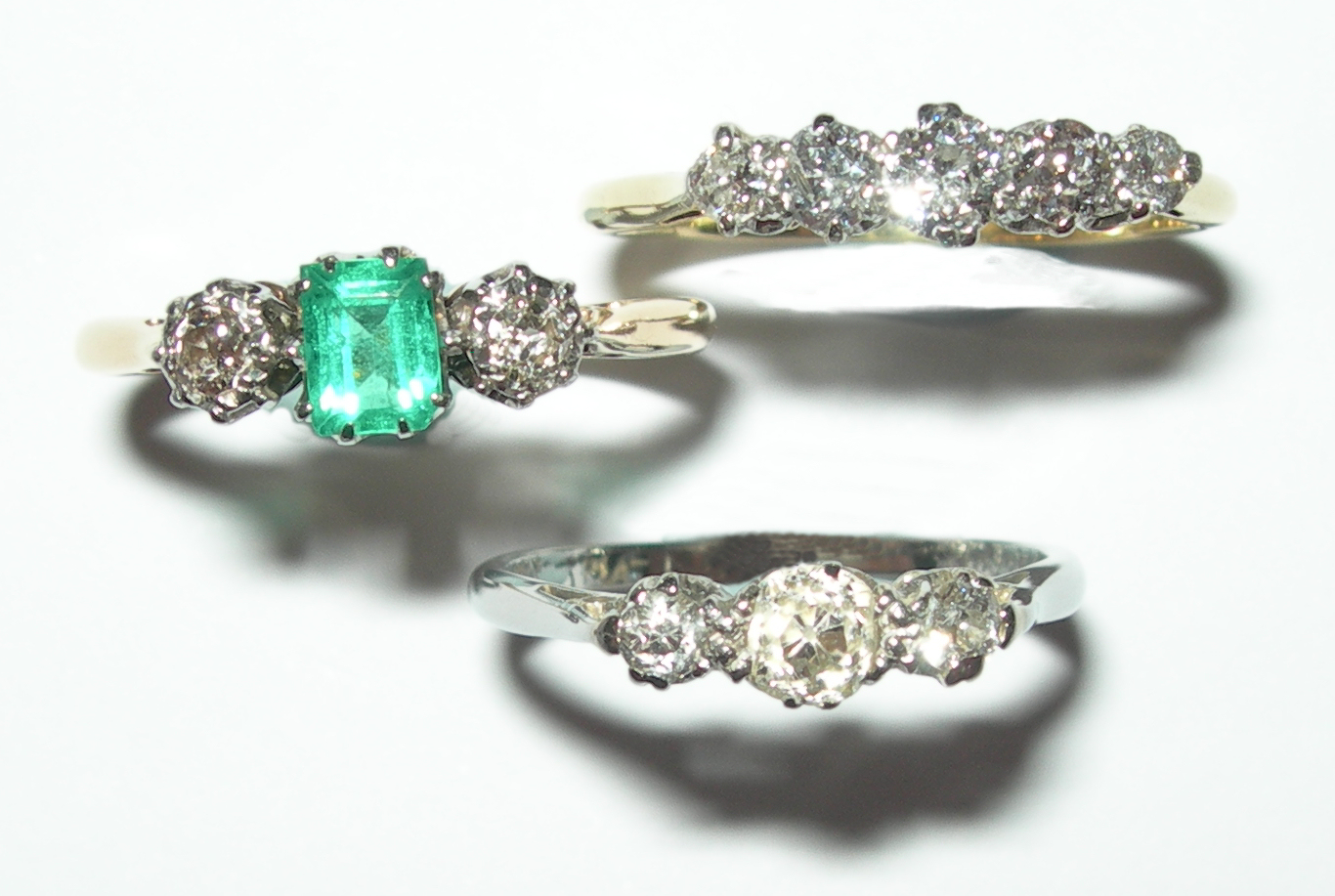 An 18ct gold and platinum mounted three-stone ring,