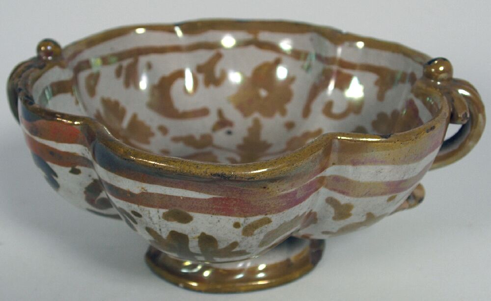 A Deruta maiolica scudella or bowl, first half of the 17th century