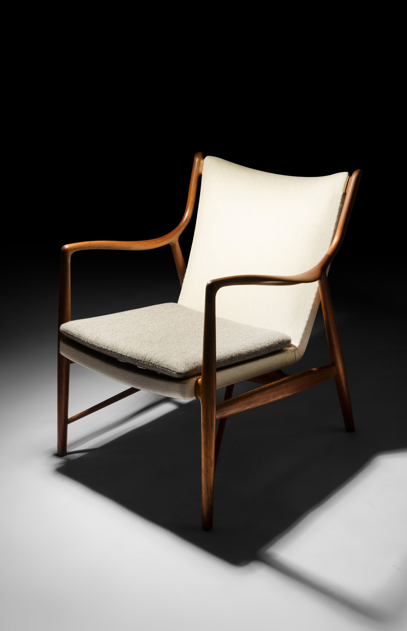 FINN JUHL (DANISH 1912-1989)