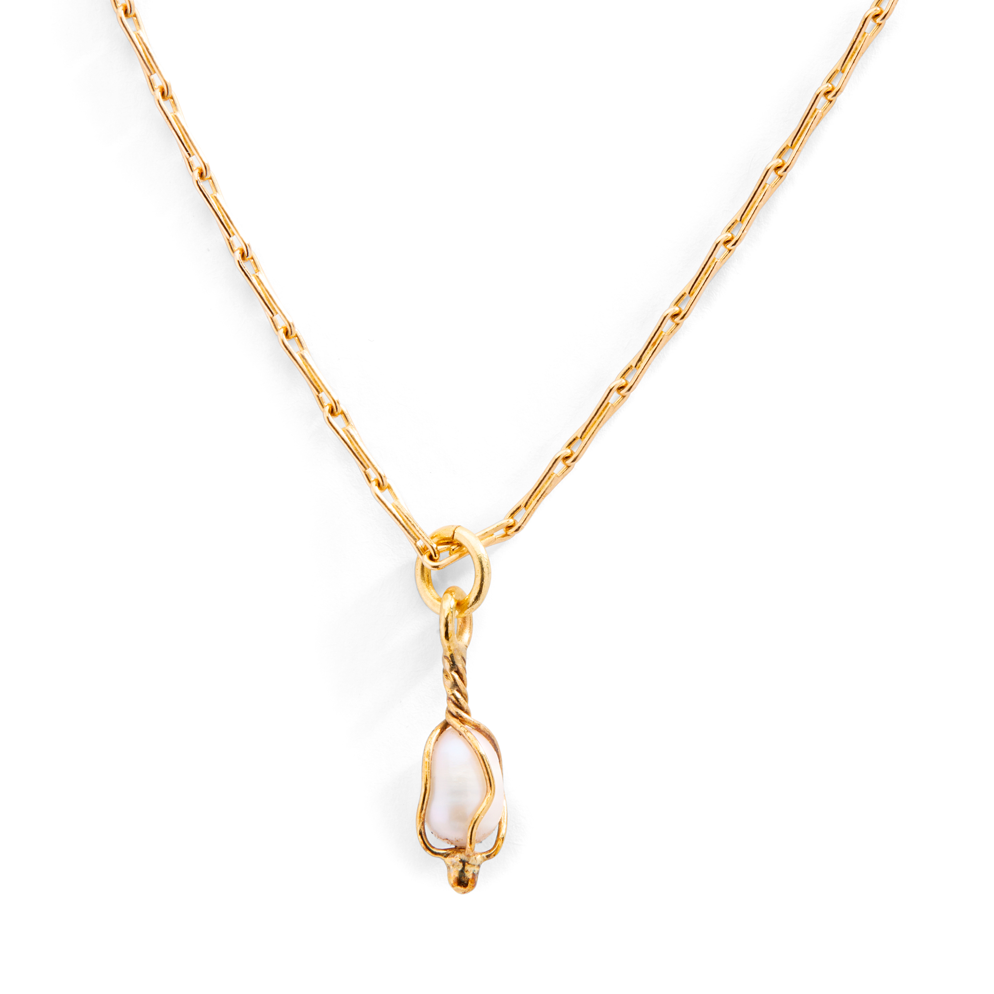 A 9CT GOLD SCOTTISH FRESHWATER PEARL PENDANT NECKLACE