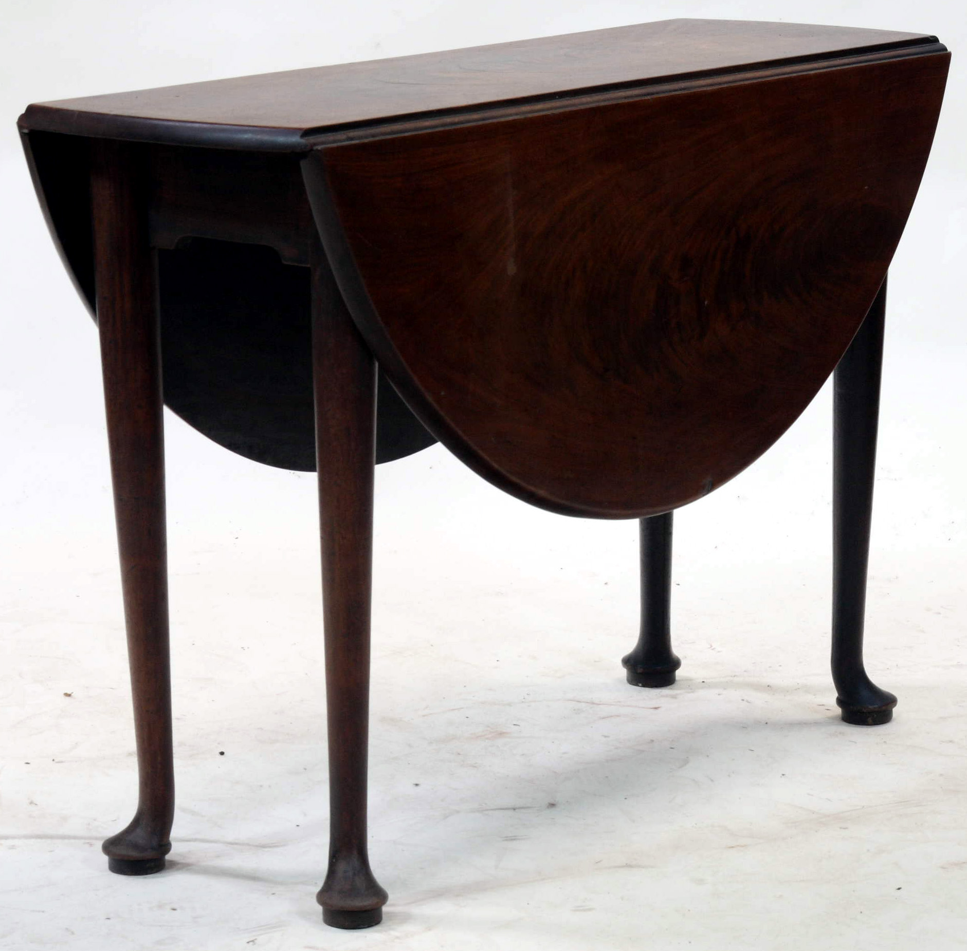 A Georgian drop-leaf table