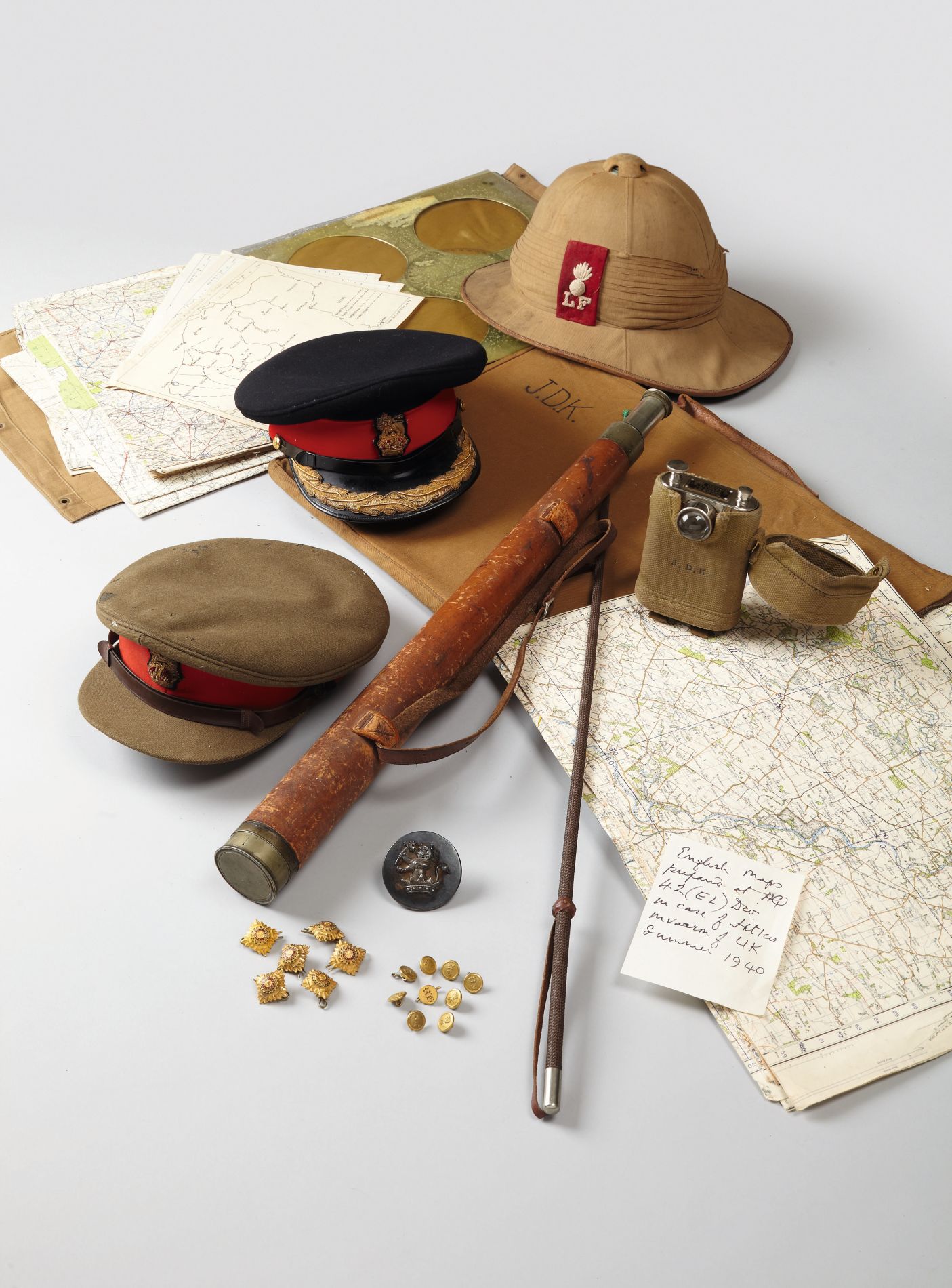 COLLECTION OF MILITARIA