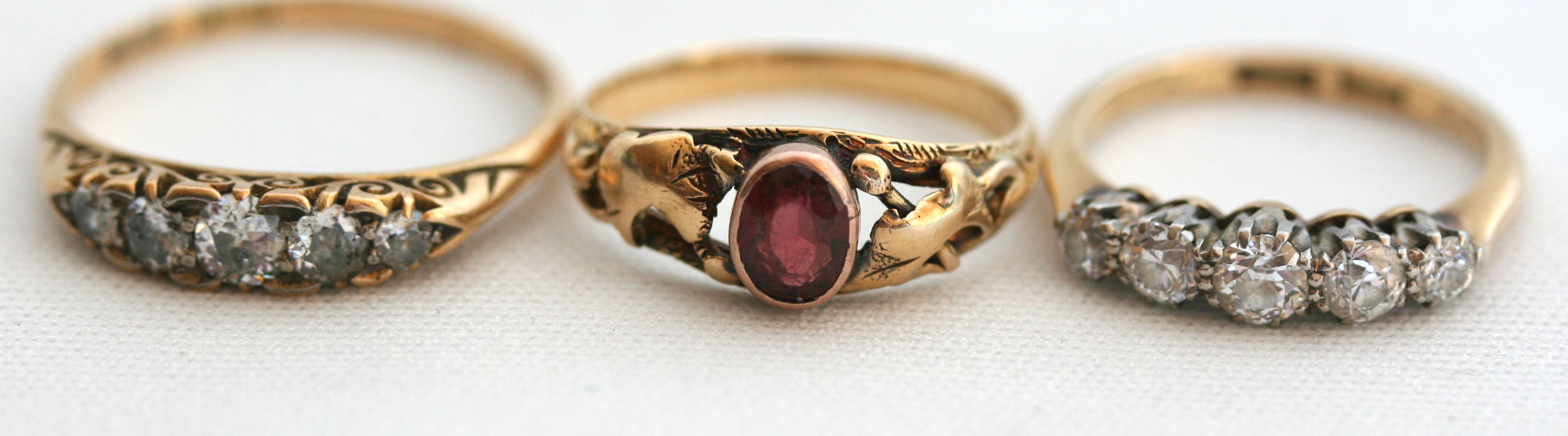 A Victorian micromosaic oval brooch