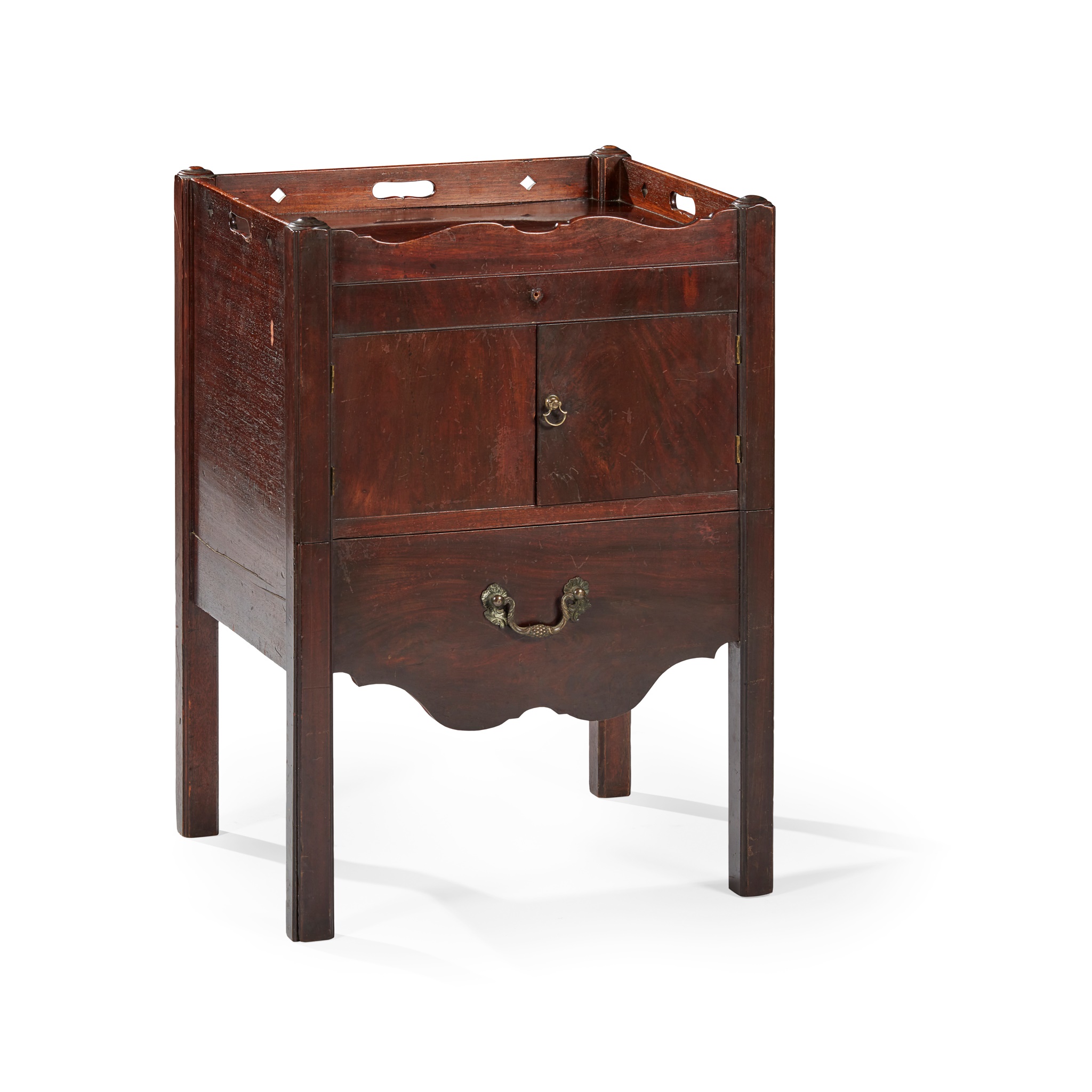 GEORGE III MAHOGANY TRAY-TOP BEDSIDE COMMODE