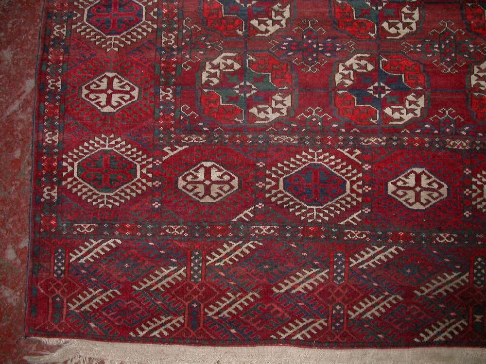 A Tekke main carpet