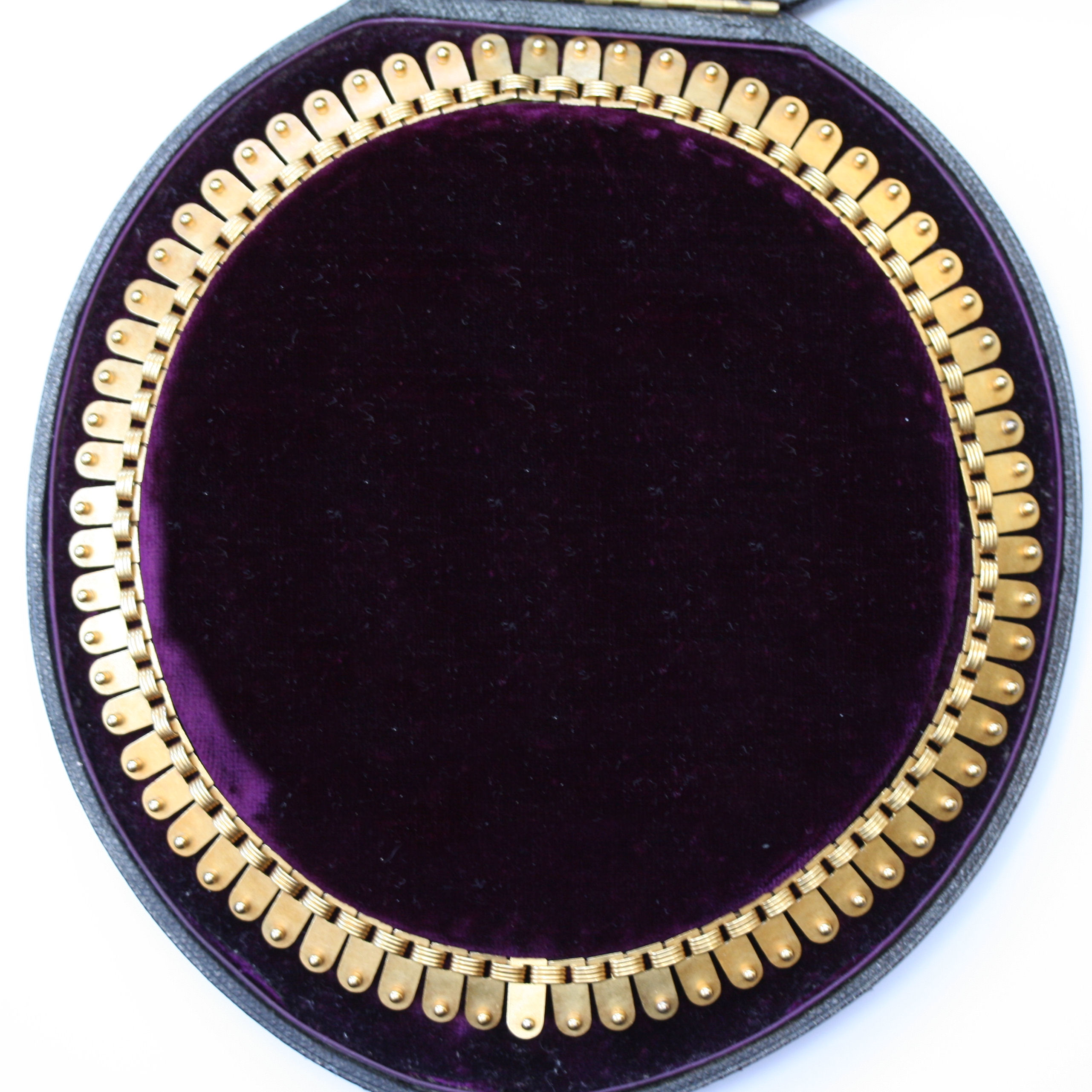 A Victorian cased fringe necklace