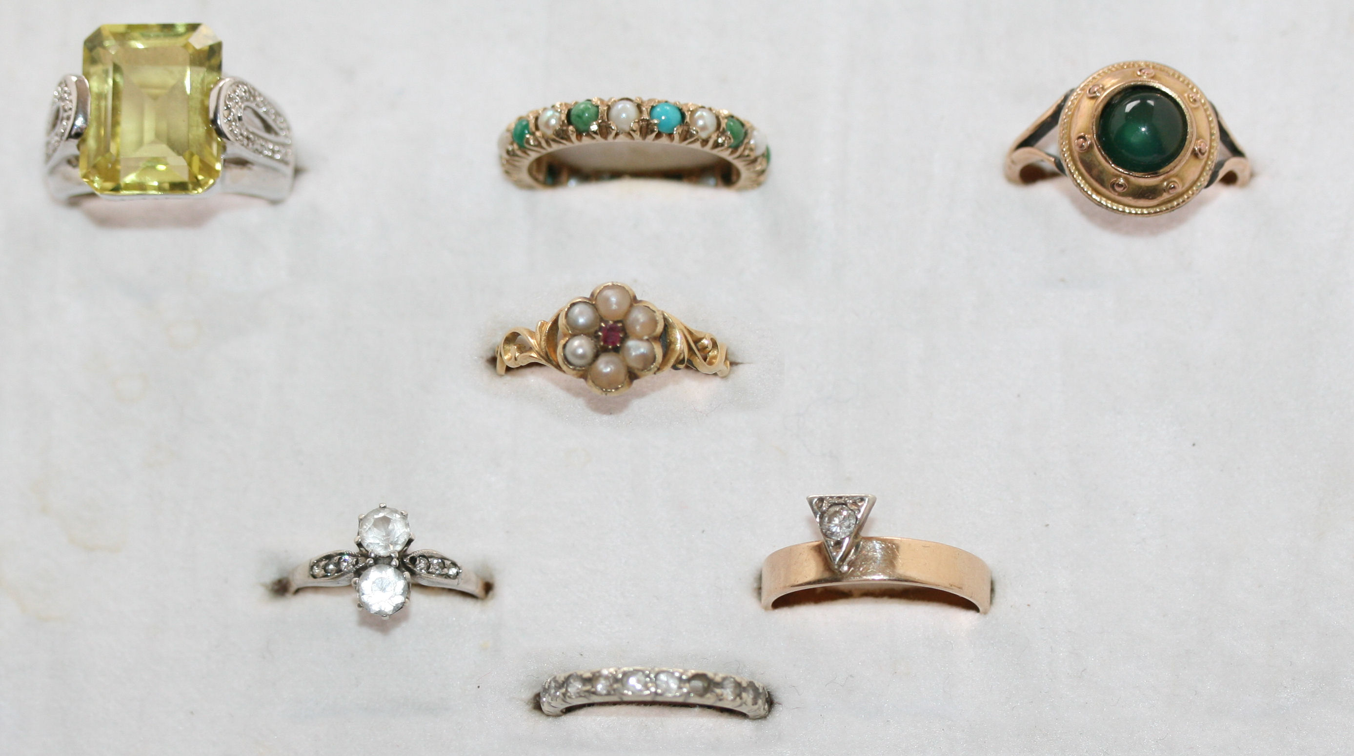 A collection of jewellery to include