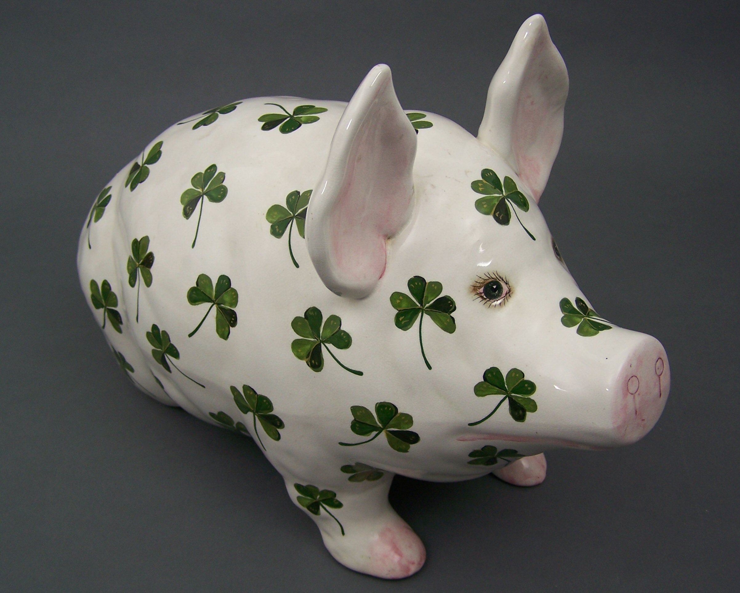 A large Wemyss pig,
