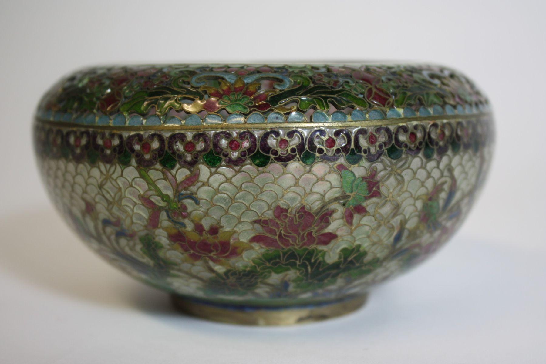 CHINESE PLIQUE-A-JOUR BOWL