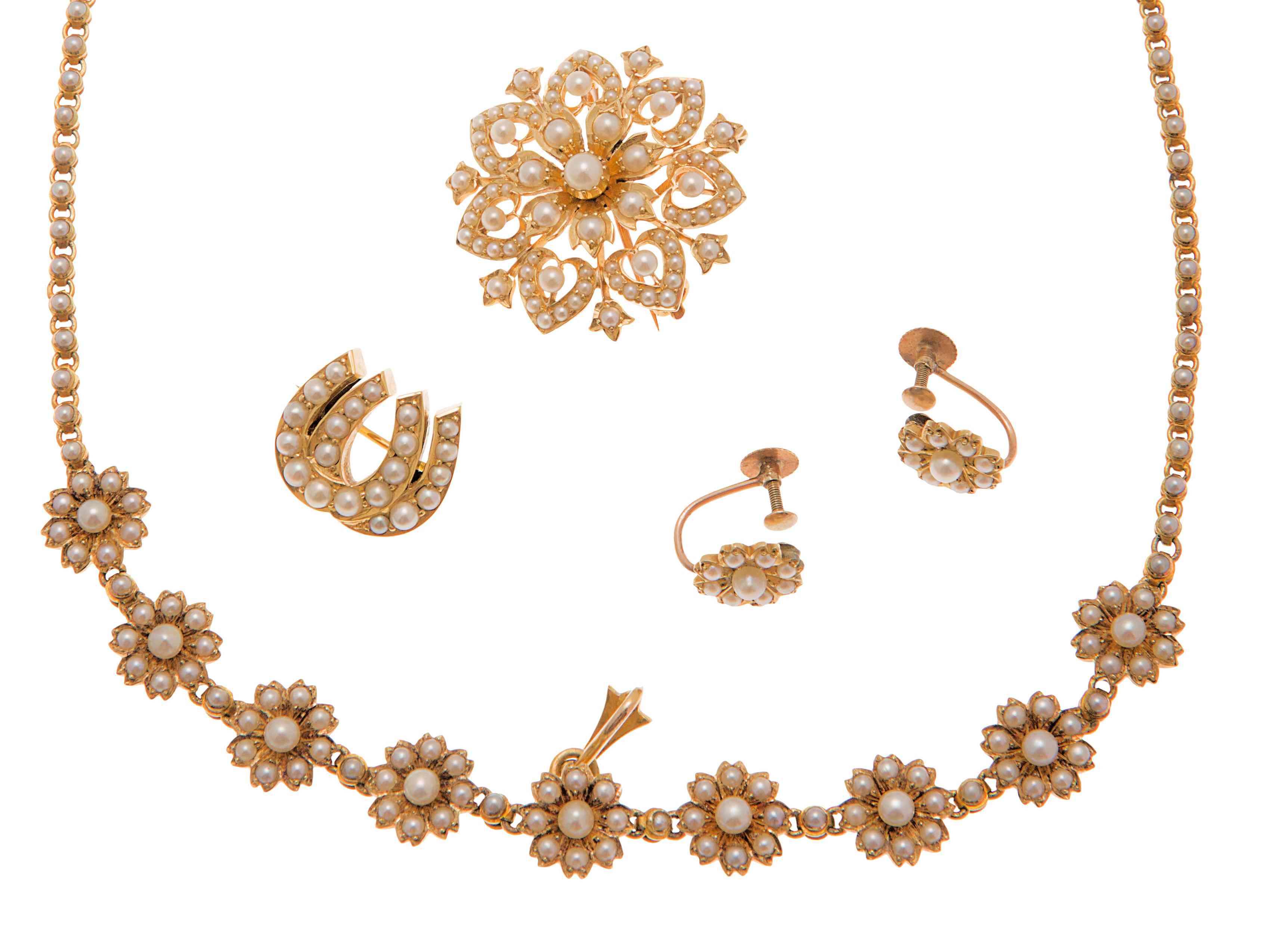 An early 20th century pearl set necklace
