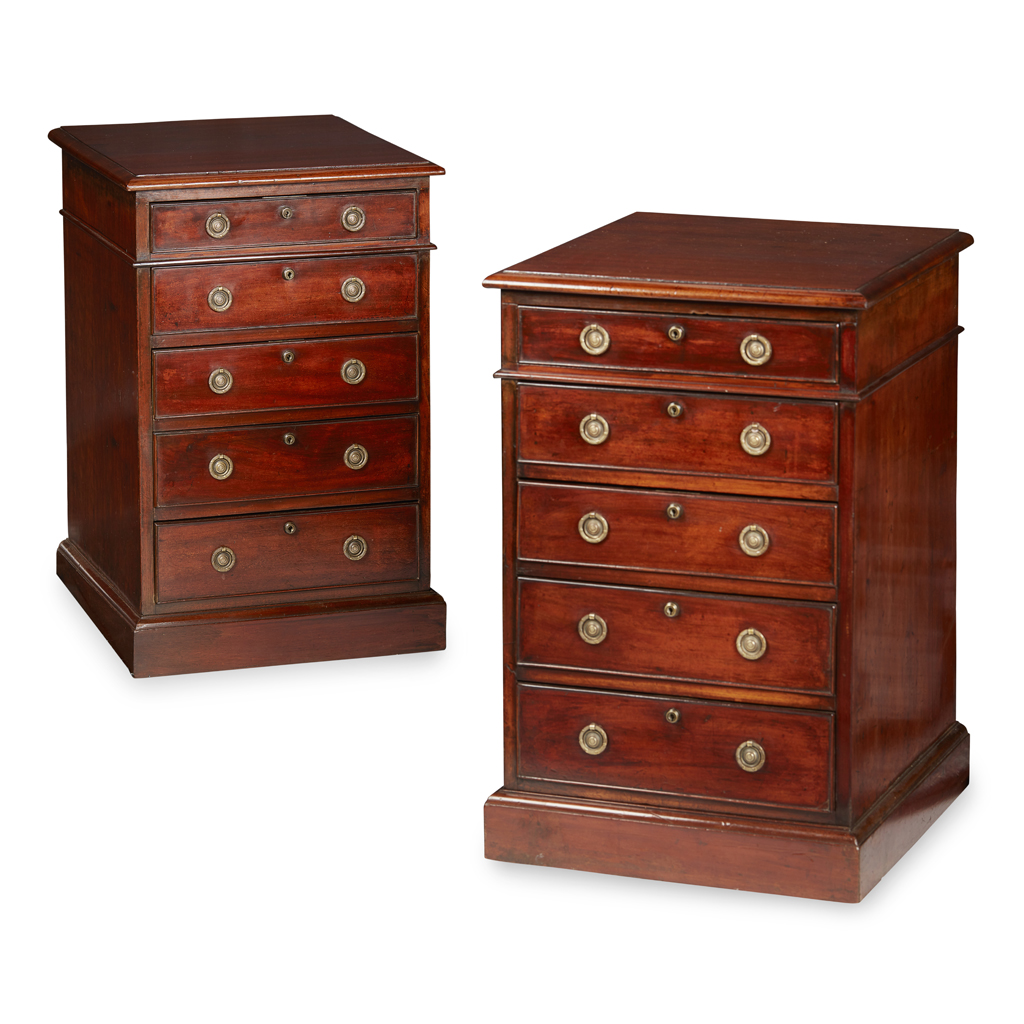 PAIR OF GEORGE III STYLE MAHOGANY BEDSIDE CHESTS OF DRAWERS