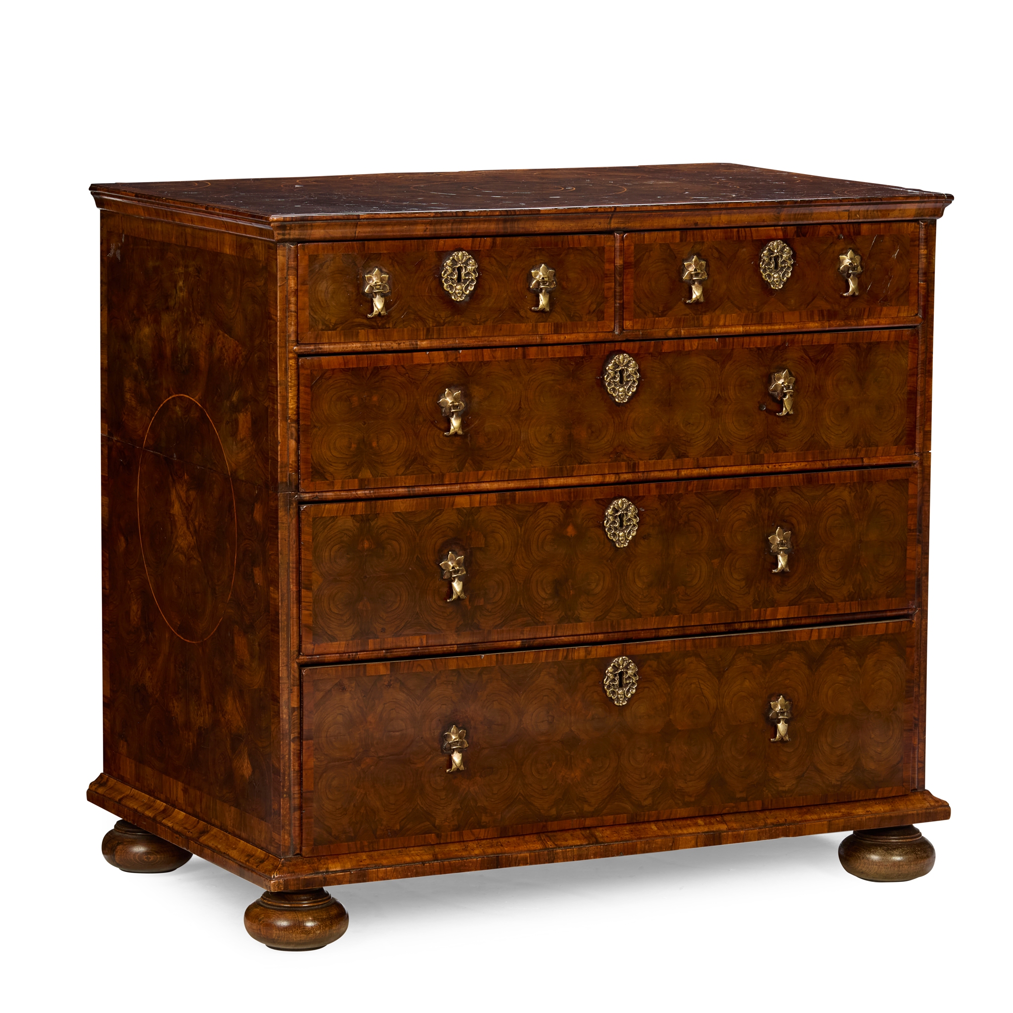 QUEEN ANNE WALNUT OYSTER-VENEERED CHEST OF DRAWERS