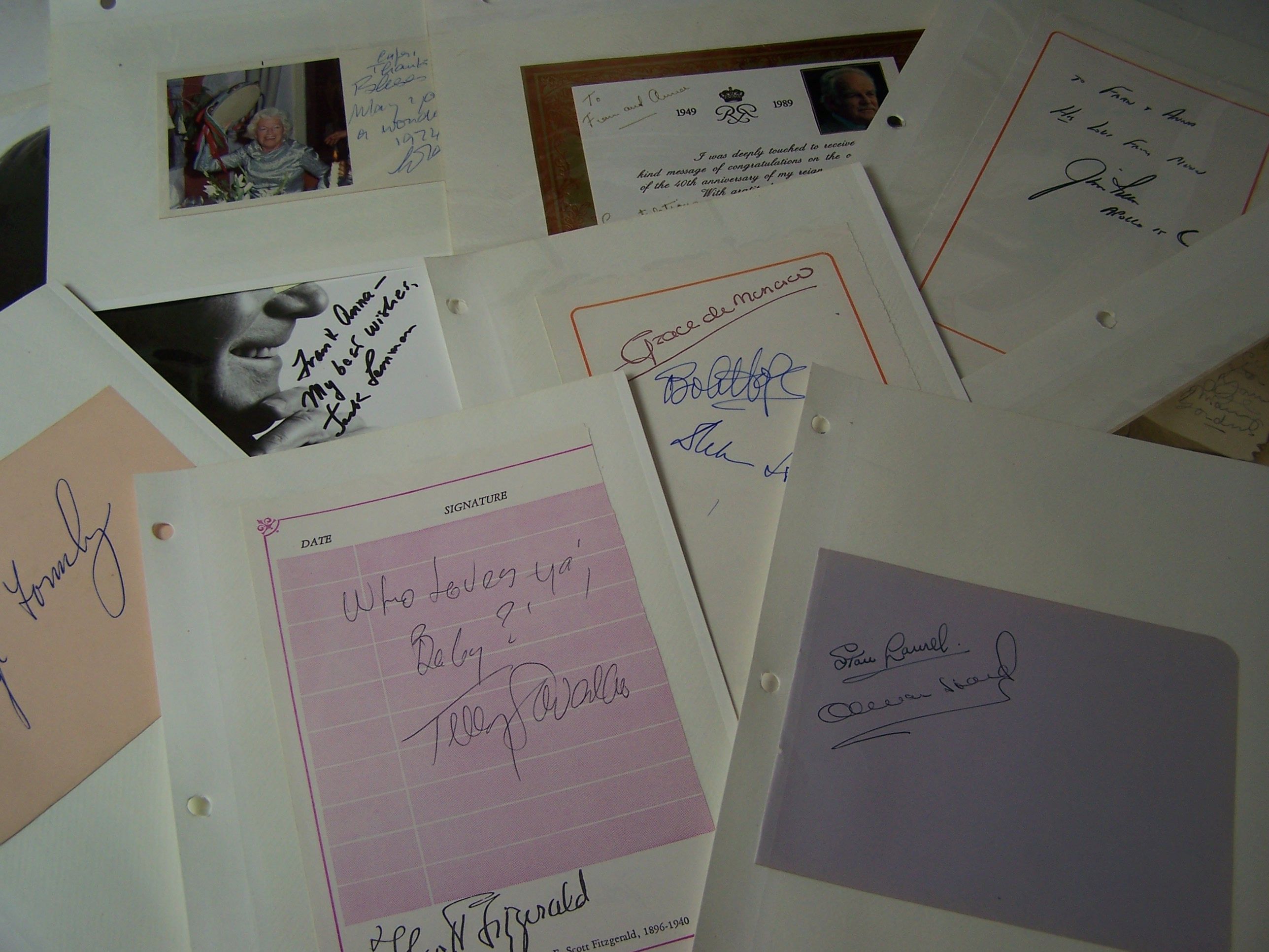 Autographs & Signed photographs