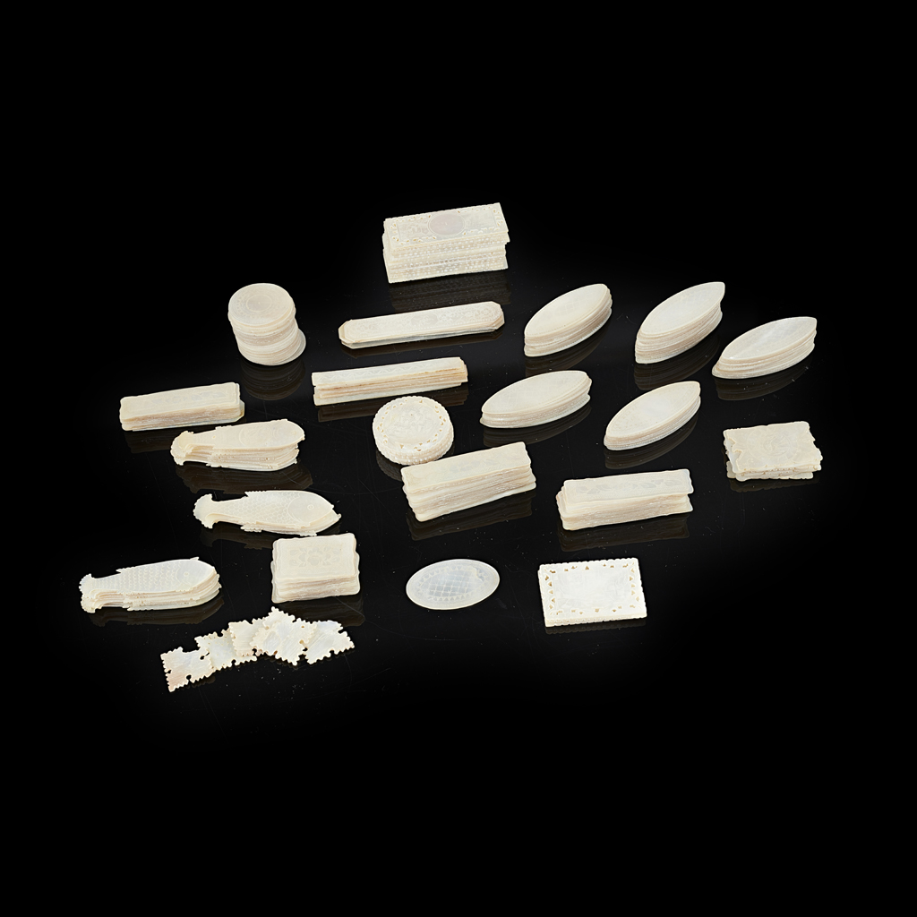 LARGE COLLECTION OF MOTHER-OF-PEARL GAMING COUNTERS