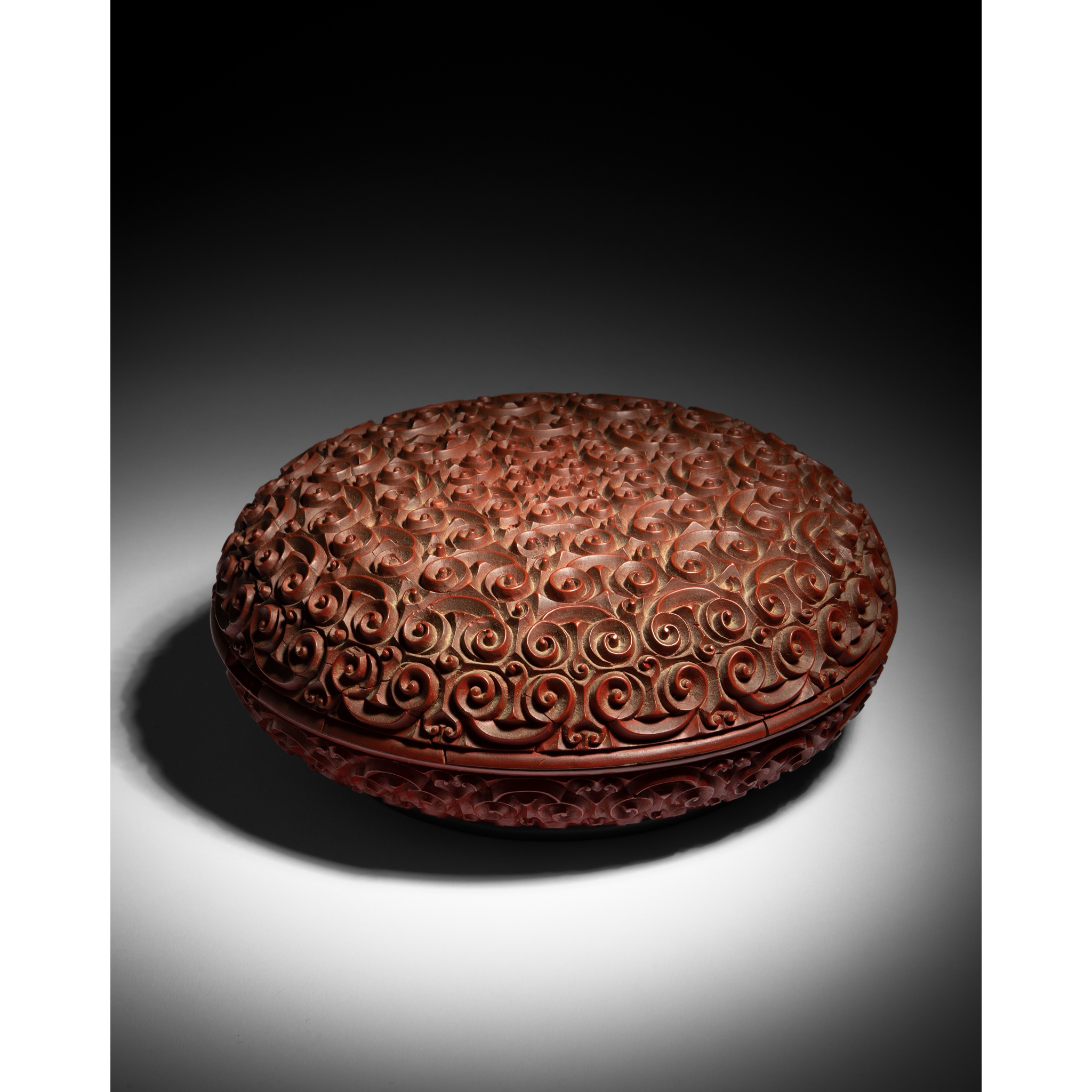 RARE CINNABAR LACQUER 'RUYI CLOUD' CIRCULAR BOX