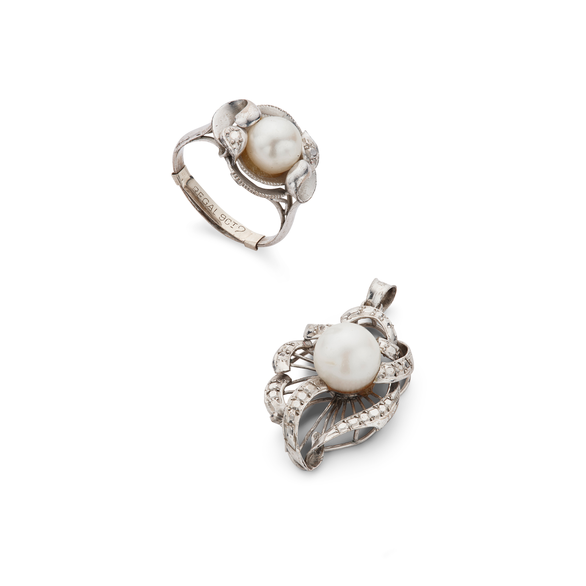 A cultured pearl ring and matching pendant