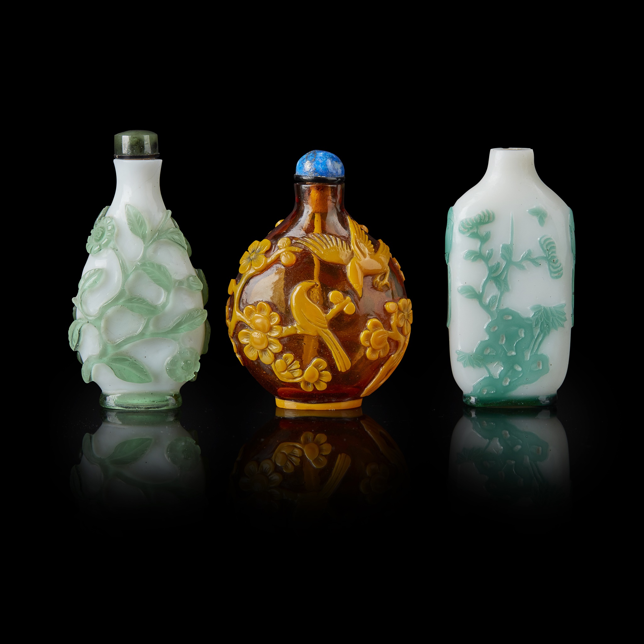GROUP OF THREE OVERLAY GLASS SNUFF BOTTLES