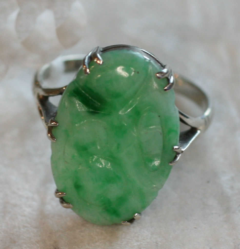 A jadeite pendant and chain