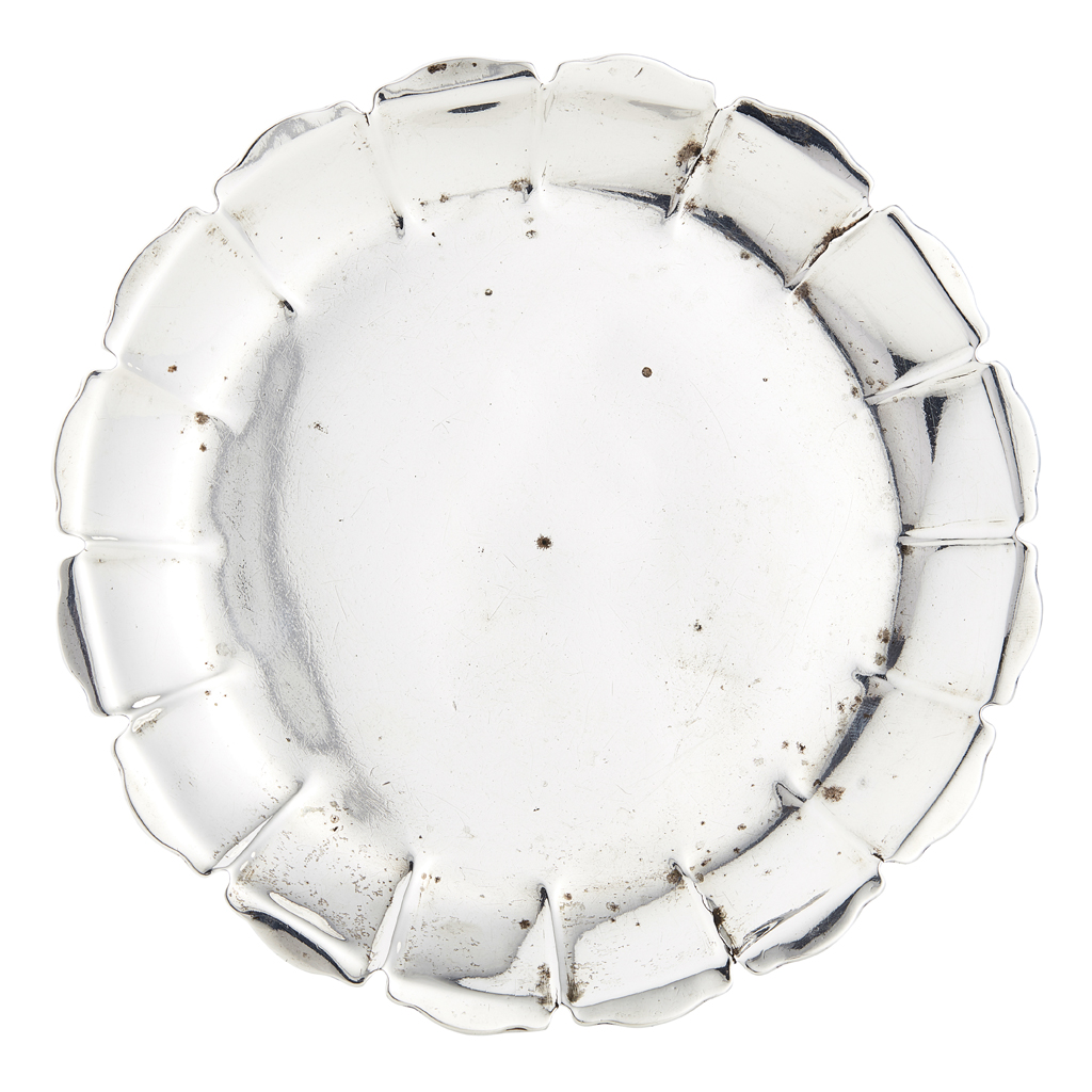 A GEORGE I STRAWBERRY DISH TEAPOT STAND