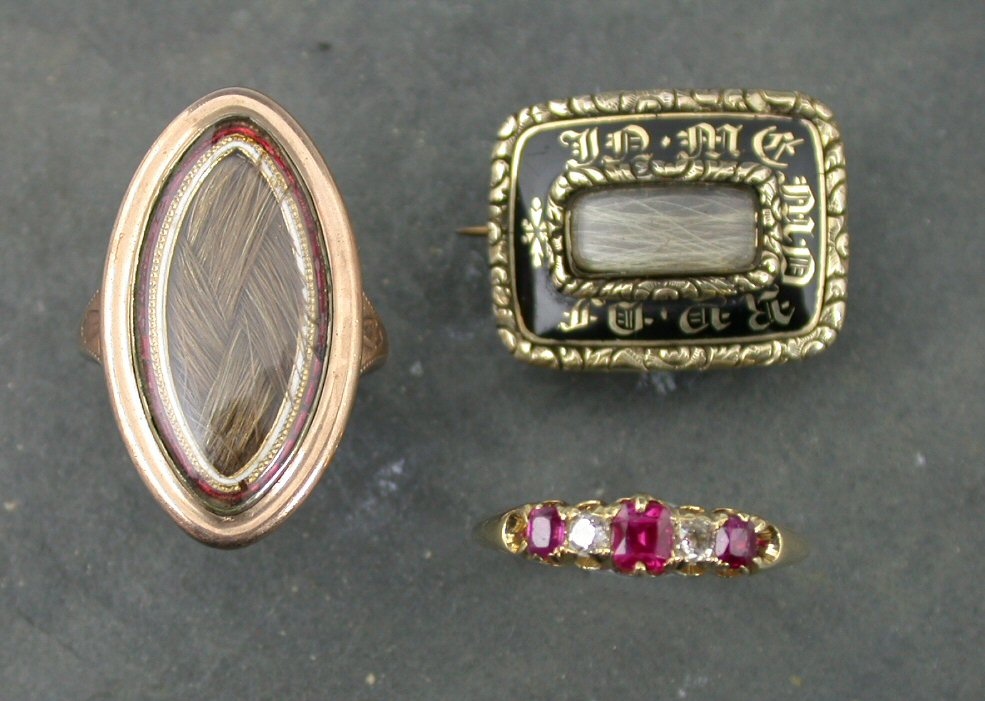 A Georgian mourning brooch,