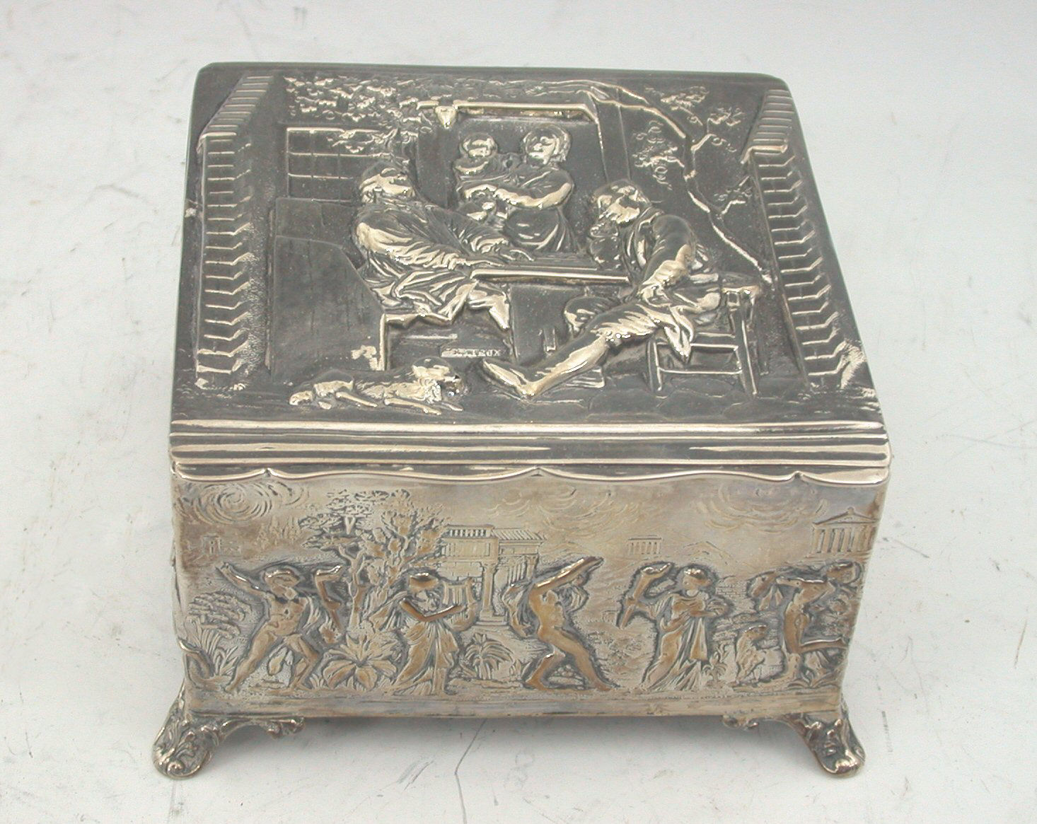 A late Victorian box with cover,