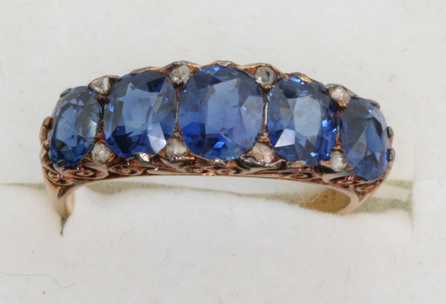 A Victorian 18ct gold mounted sapphire and diamond cluster ring