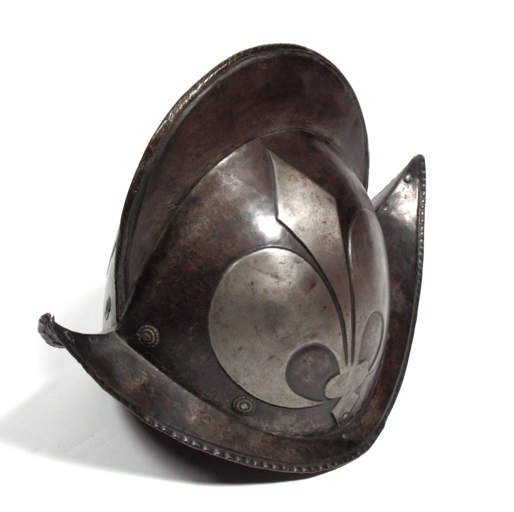 GERMAN BLACK AND WHITE COMB MORION