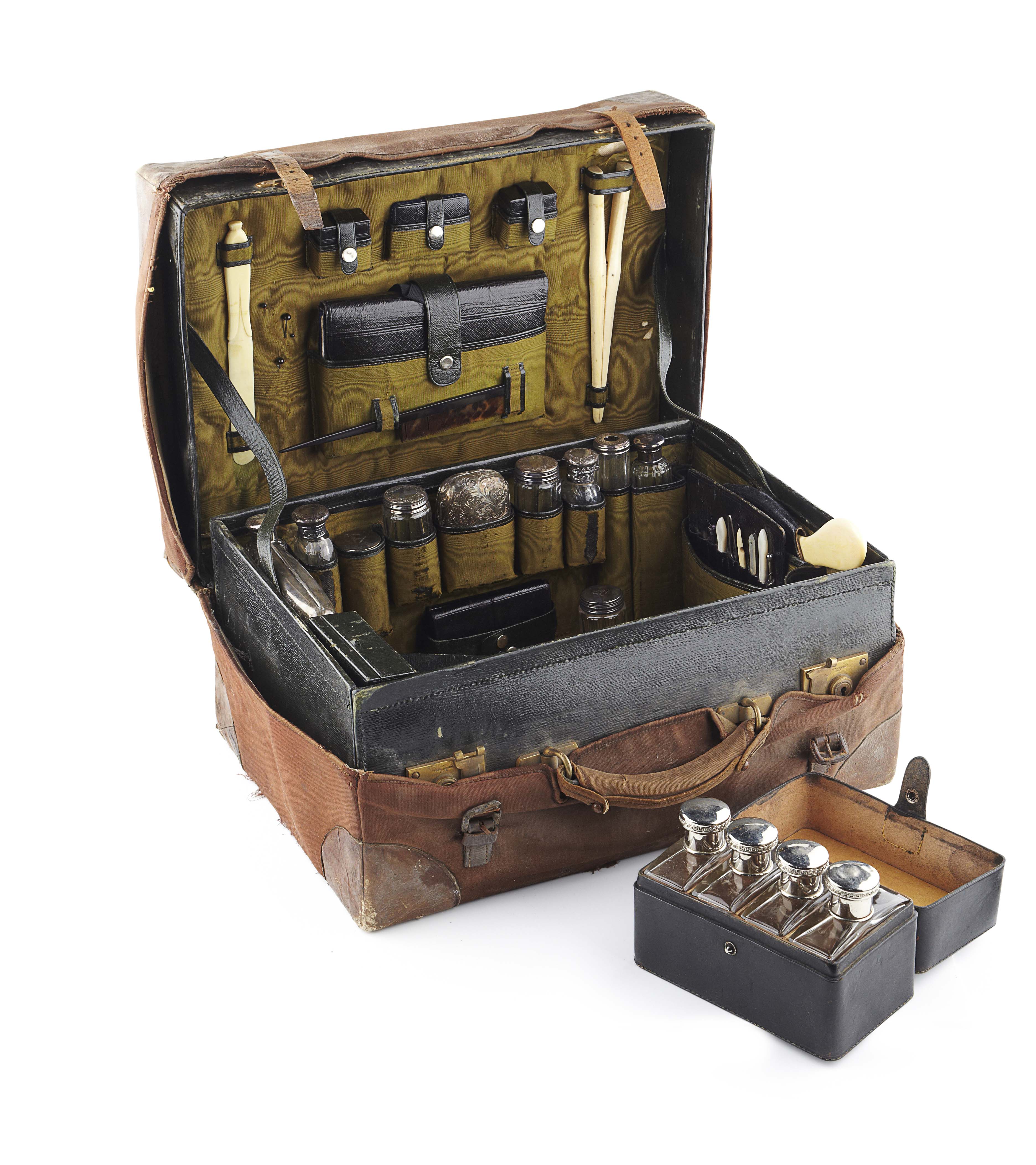 VICTORIAN LEATHER DRESSING CASE