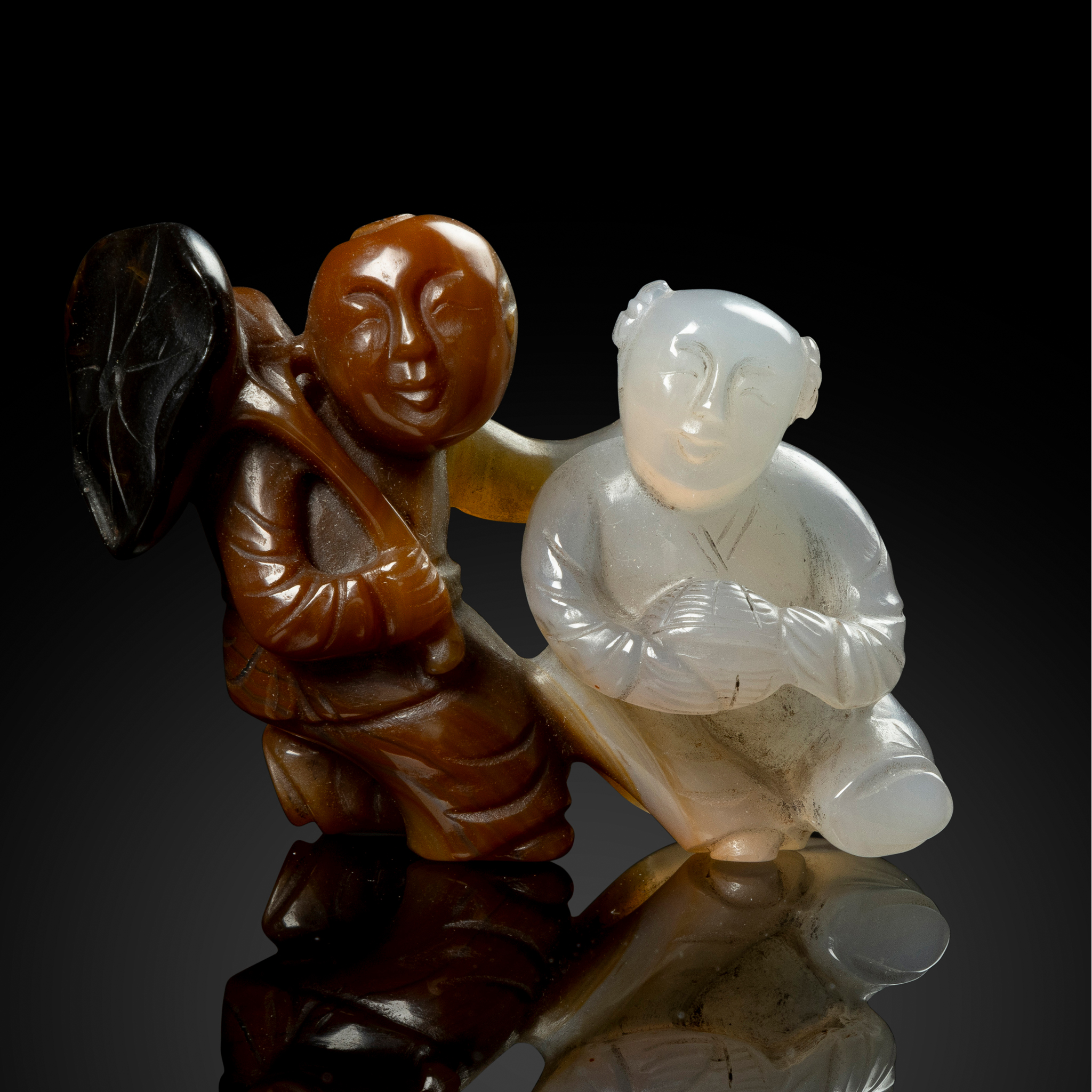 CHINESE AGATE CARVING OF 'HEHE ERXIAN TWINS' GROUP