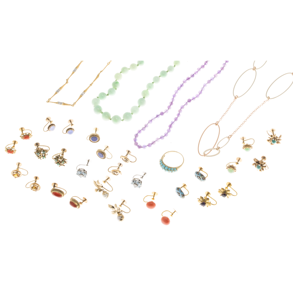 A collection of jewellery