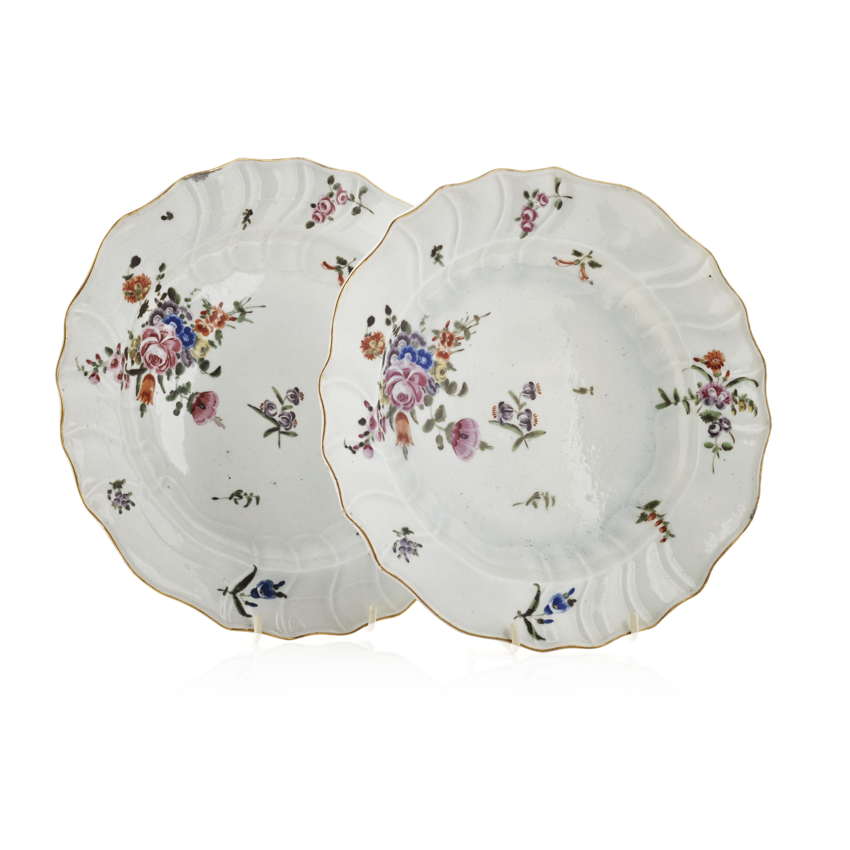 PAIR OF ENGLISH PORCELAIN PLATES