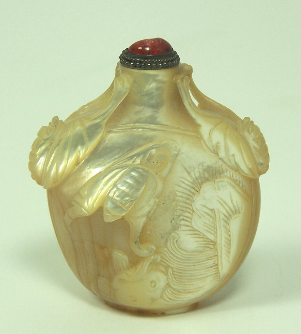 A Chinese mother of pearl snuff bottle, 1820-1880