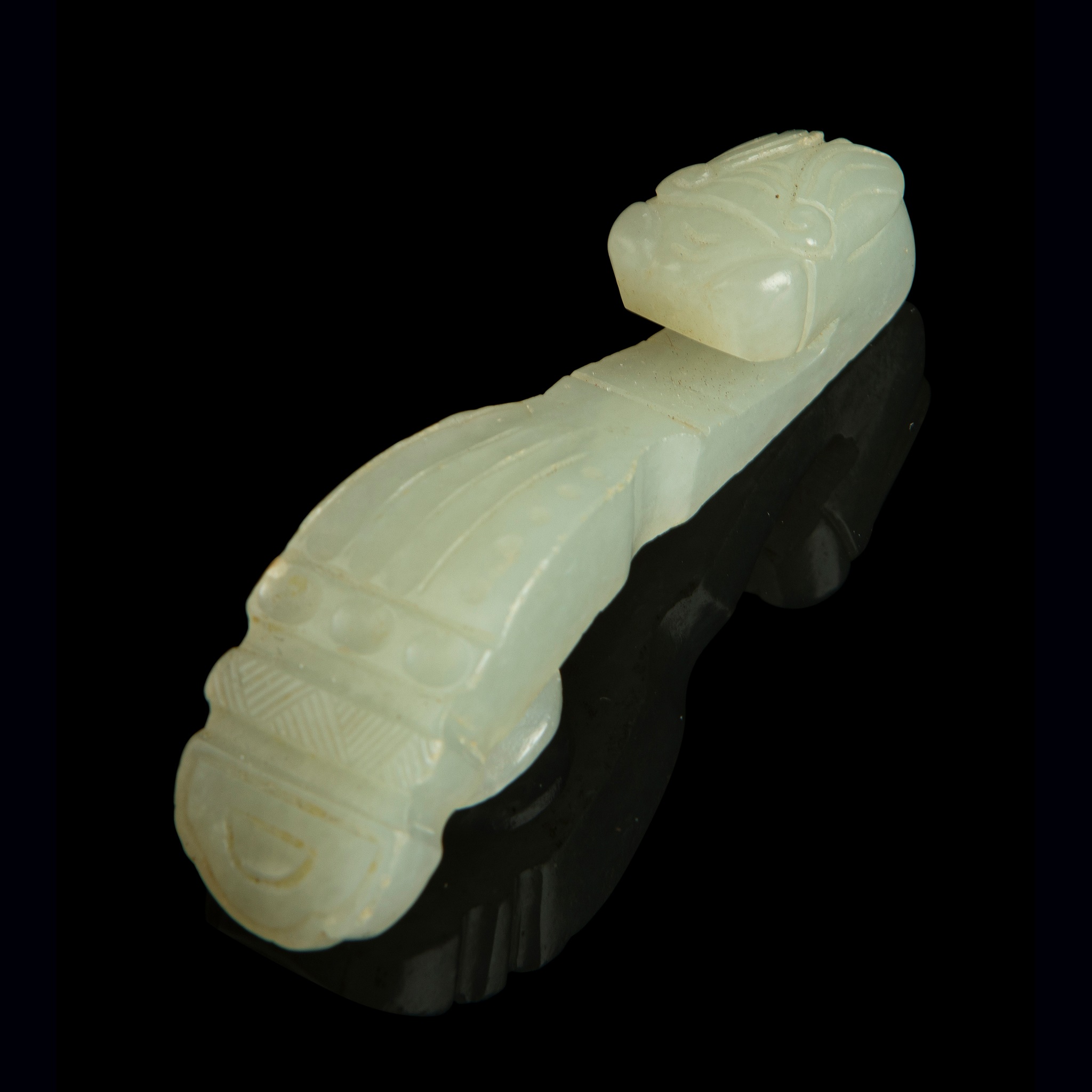 SMALL PALE CELADON JADE 'QIN' BELT HOOK