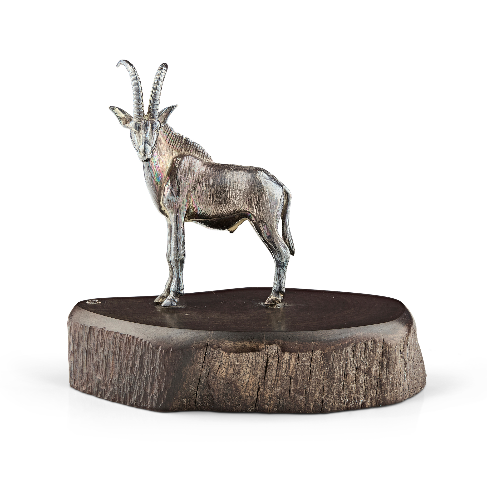 A CONTEMPORARY SCULPTURE OF A SABLE ANTELOPE BULL