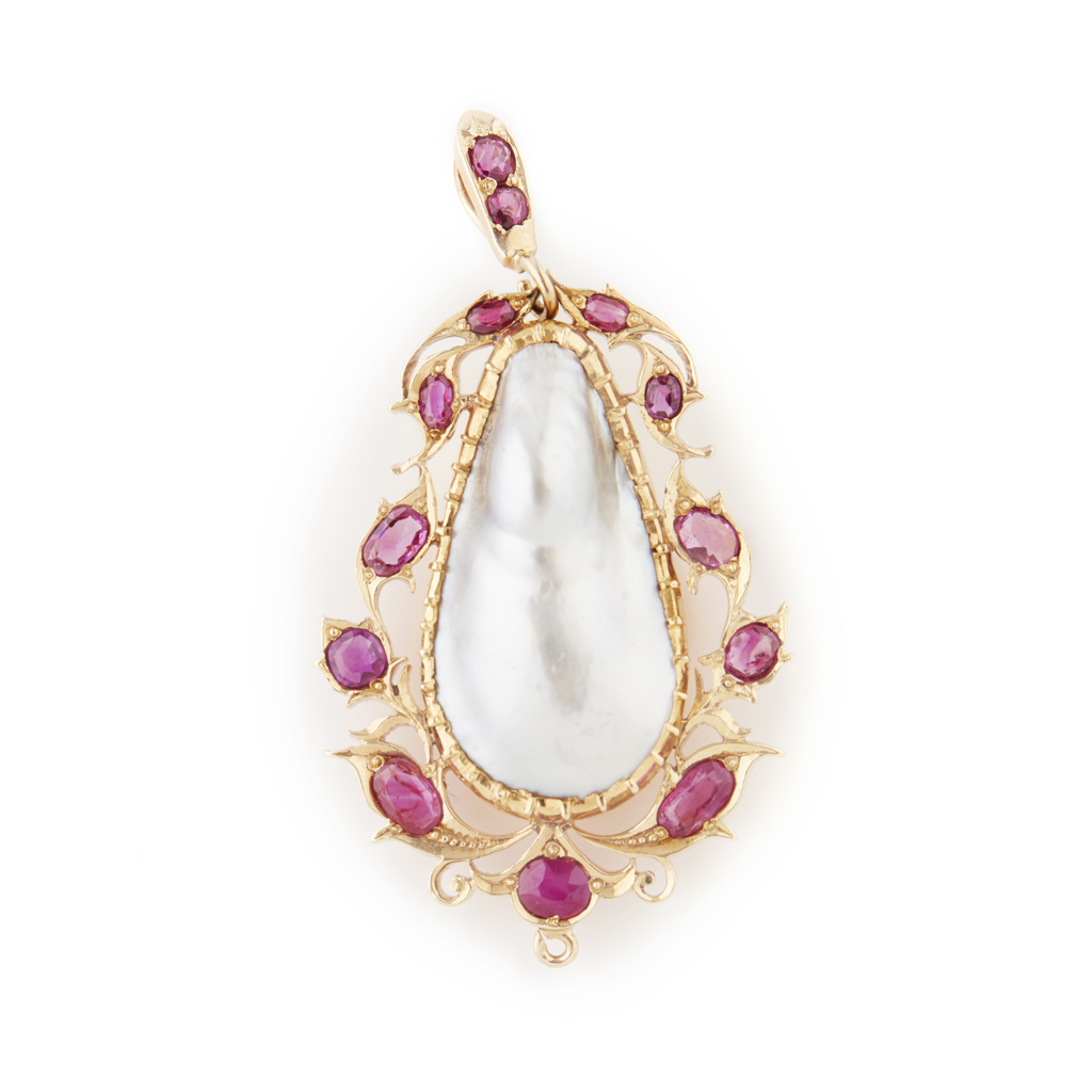 A pearl and ruby set Indian pendant