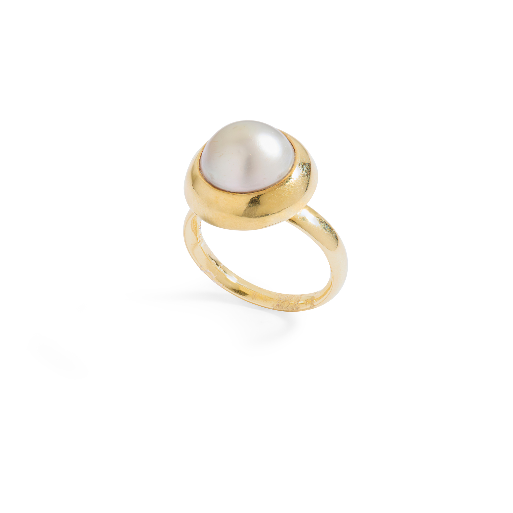 An 18ct Gold Cultured Pearl Cocktail Ring