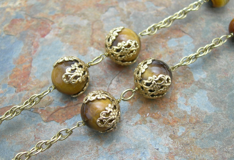 An 18ct gold mounted tiger's eye necklace,