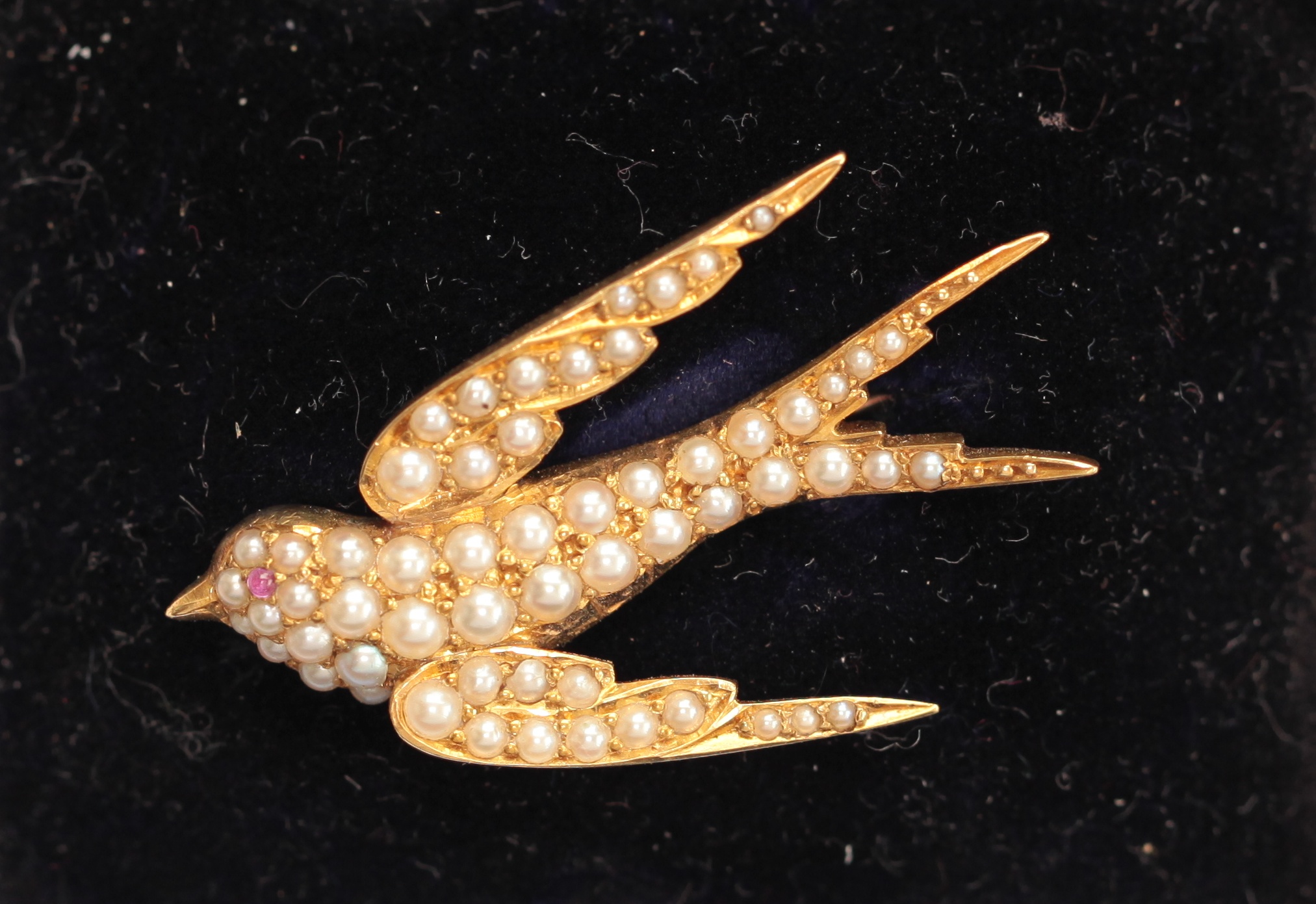 A 15ct gold seed pearl set brooch