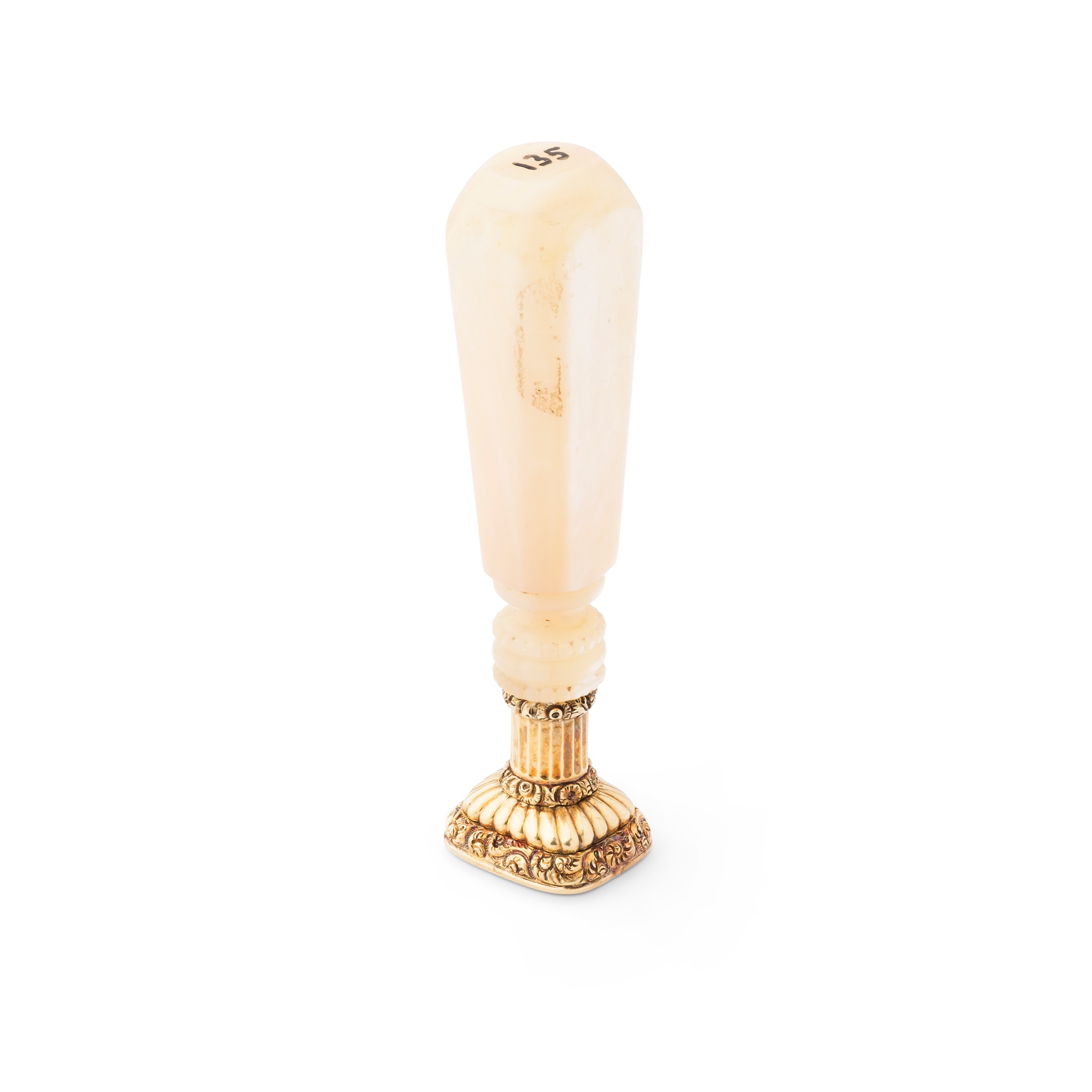 AN EARLY 19TH CENTURY EUROPEAN MOTHER-OF-PEARL AND CARNELIAN GOLD MOUNTED DESK SEAL, CIRCA 1825